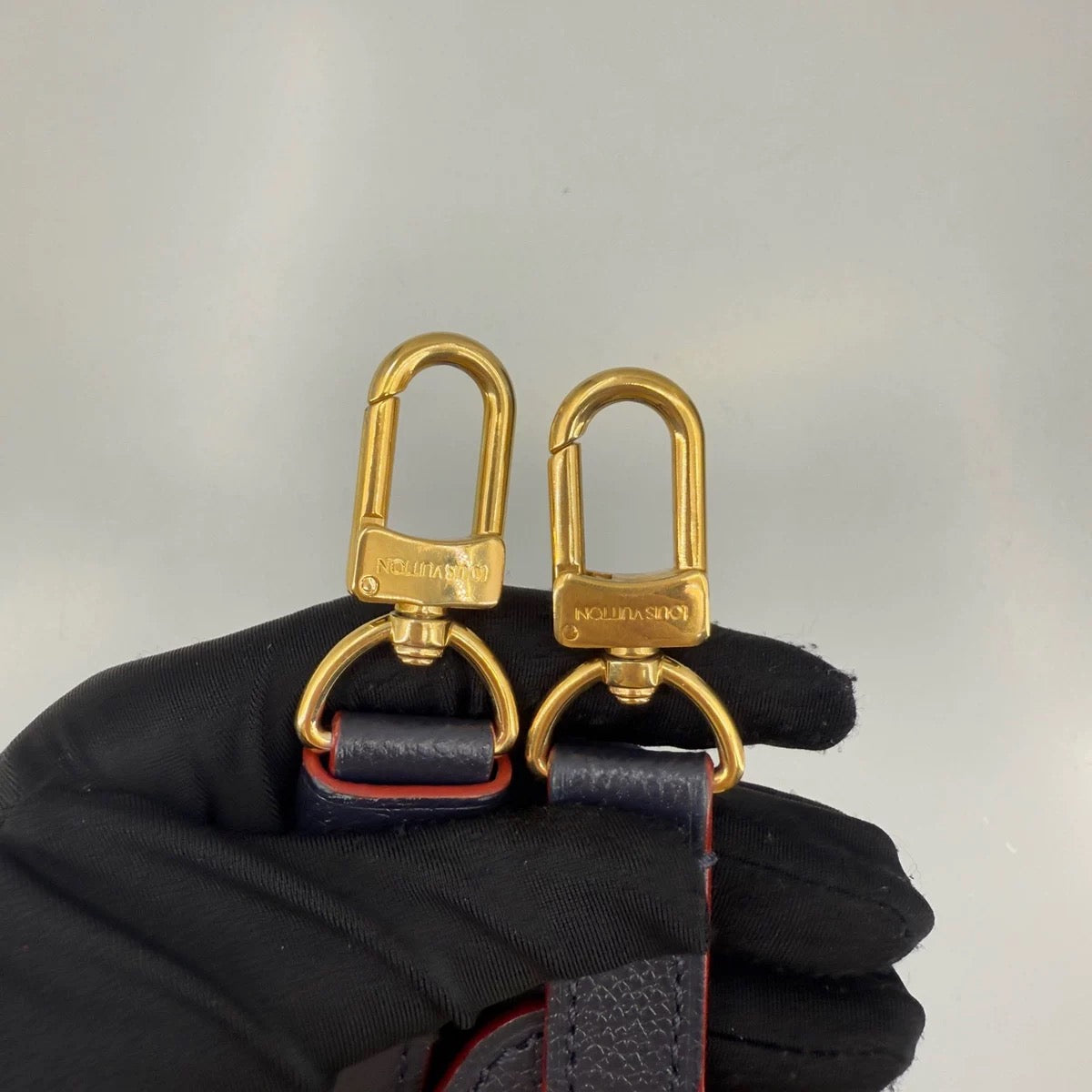 PRE-ORDERED Preloved Louis Vuitton Navy Blue/Red Monogram Empreinte Leather Pochette Metis DU3158