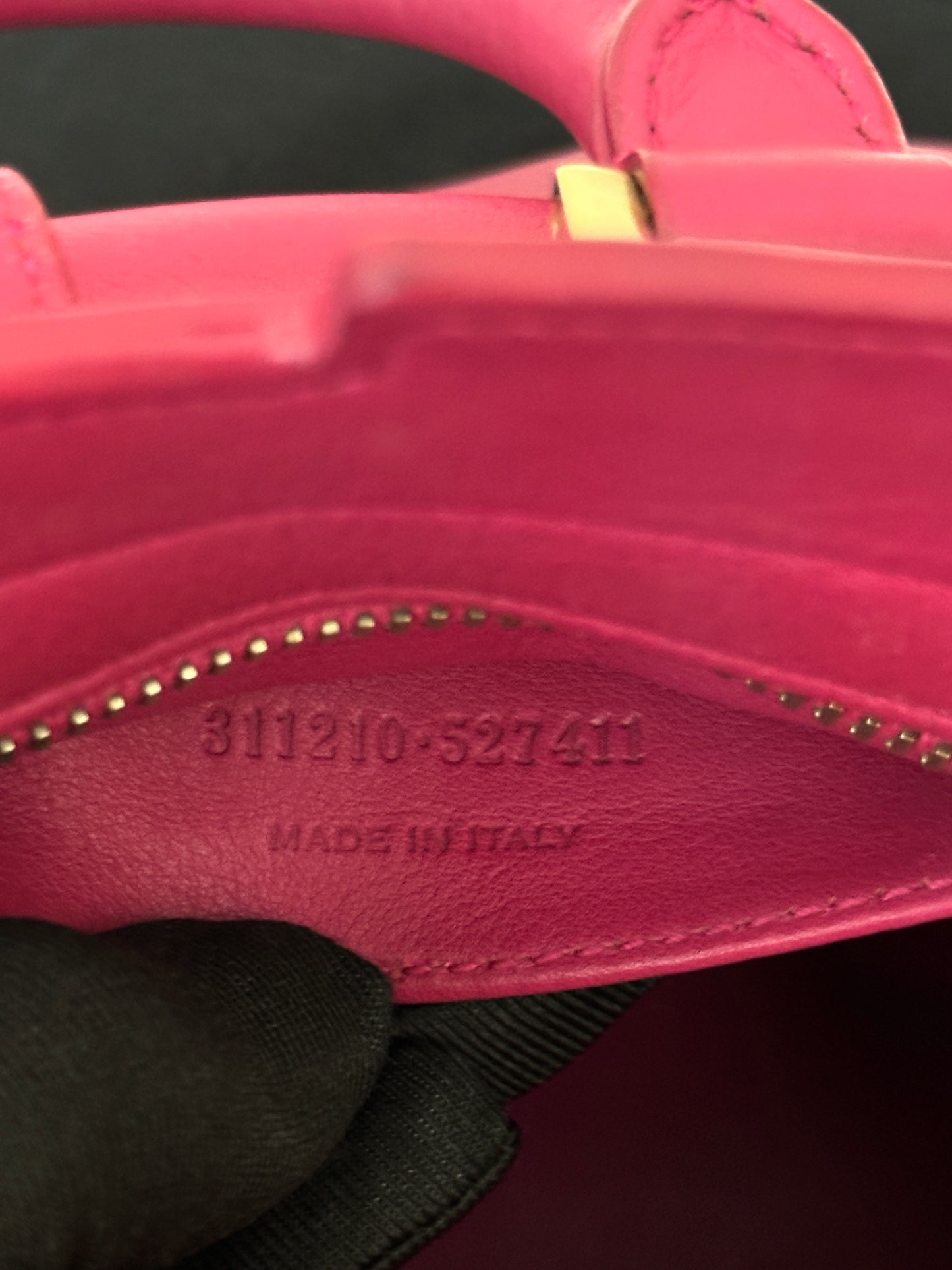 (Consignment) PRELOVED YSL Saint Laurent Paris Hot Pink Small. Anas Chyc Leather 311210 527411