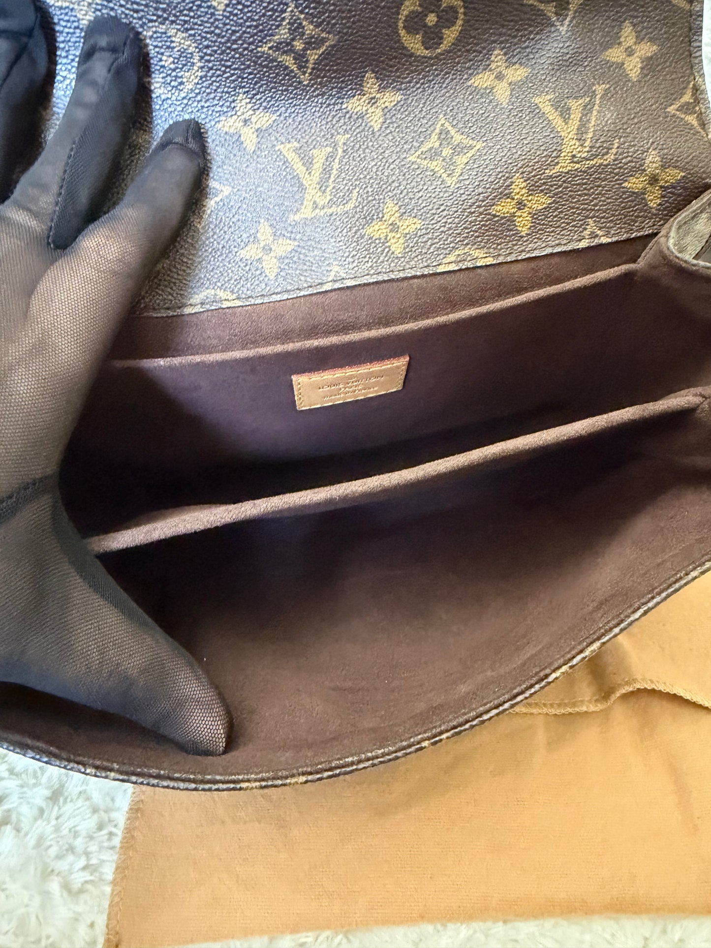 Pre Owned Louis Vuitton Pochette Metis DR2176