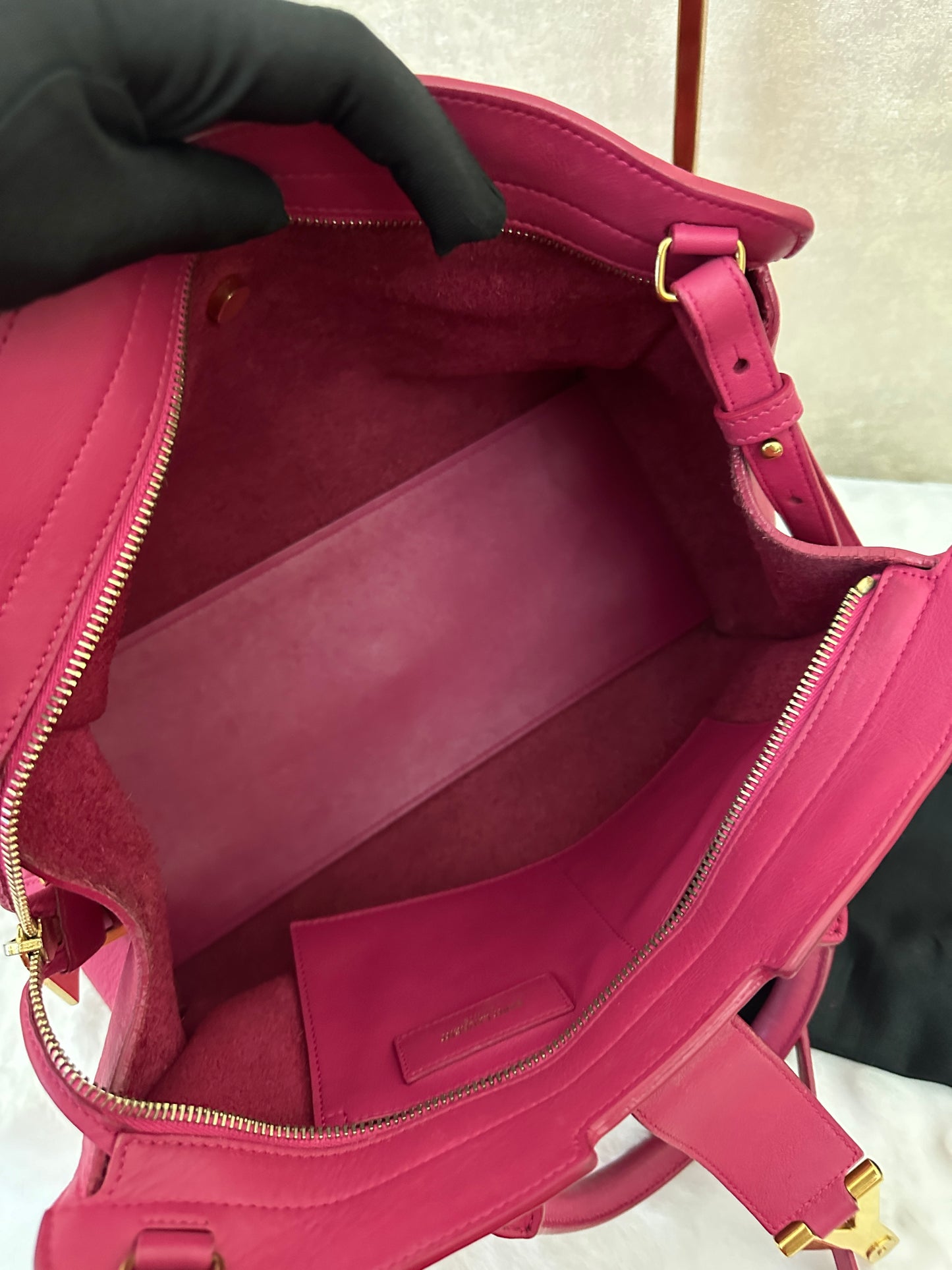 (Consignment) PRELOVED YSL Saint Laurent Paris Hot Pink Small. Anas Chyc Leather 311210 527411