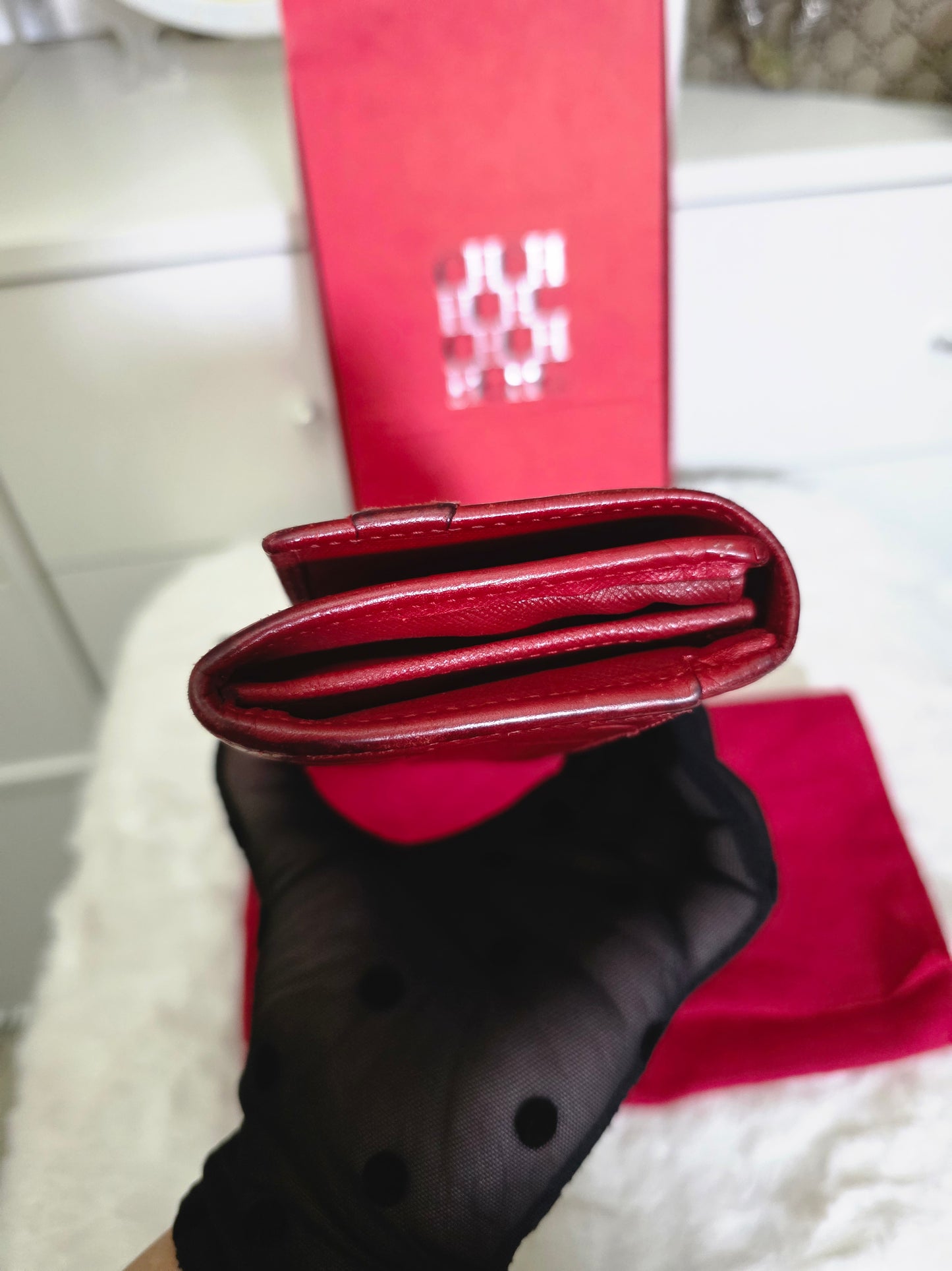 Preloved Carolina Herrera Red wallet <consignment>