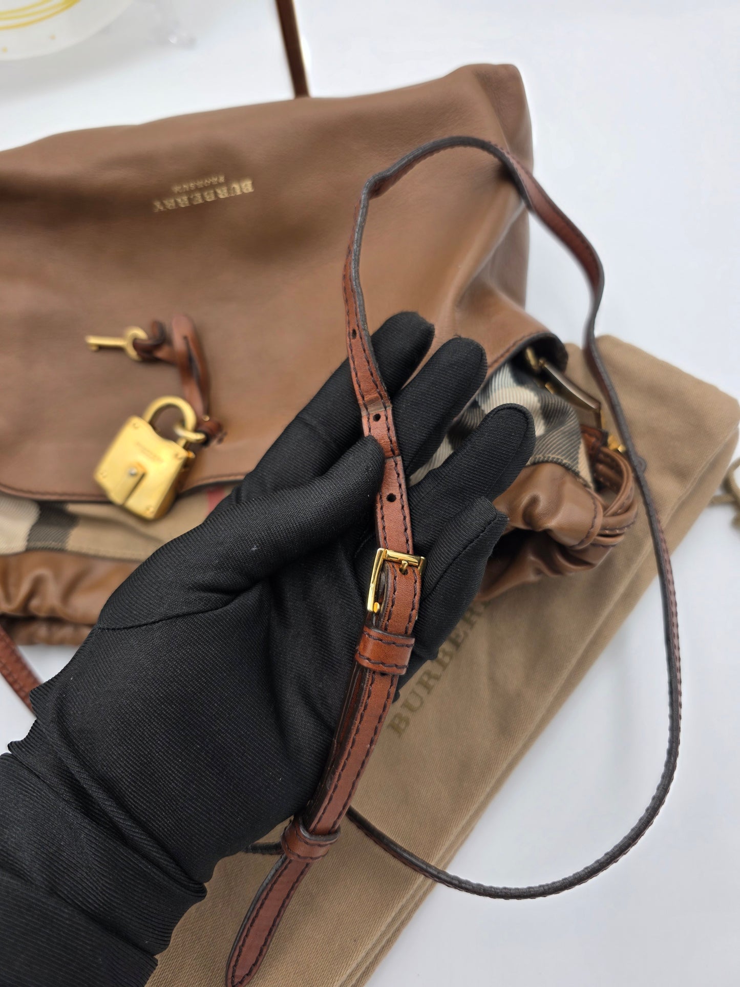 Preloved Burberry Little Crush lock it