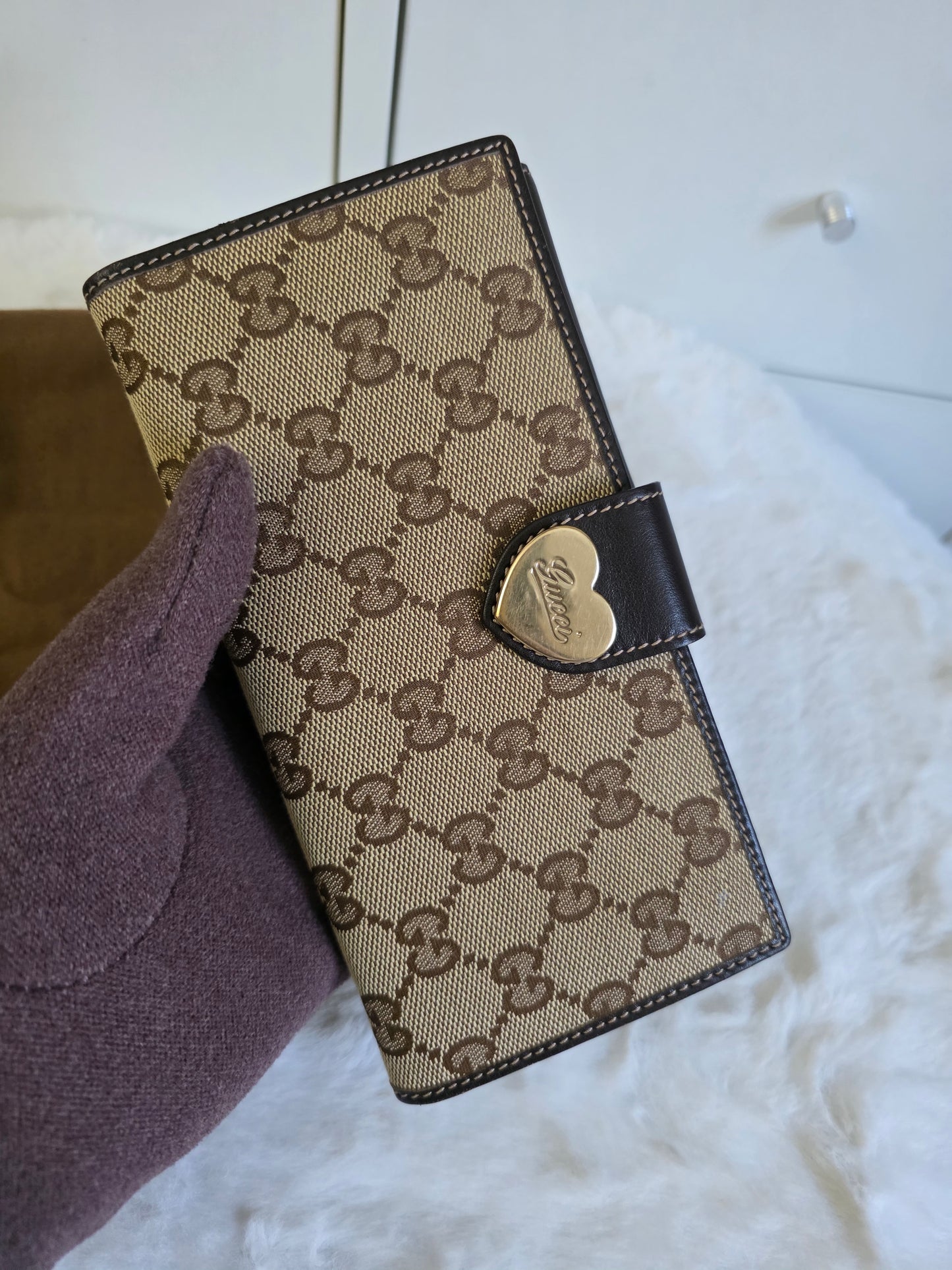 PRELOVED  Gucci GG Supreme Heart continental with dustbag