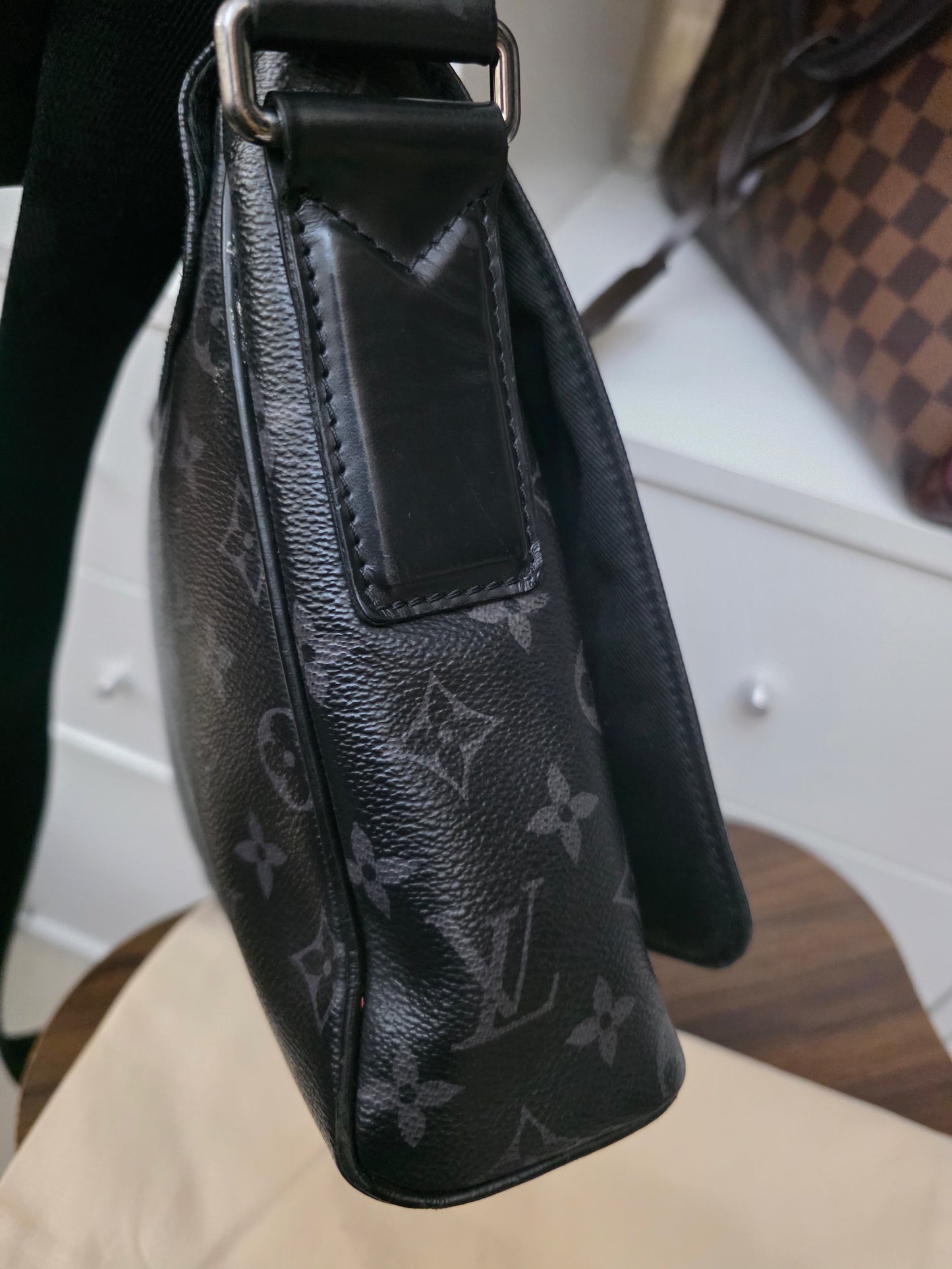 Louis Vuitton DISTRICT MM MESSENGER BAG CA3179