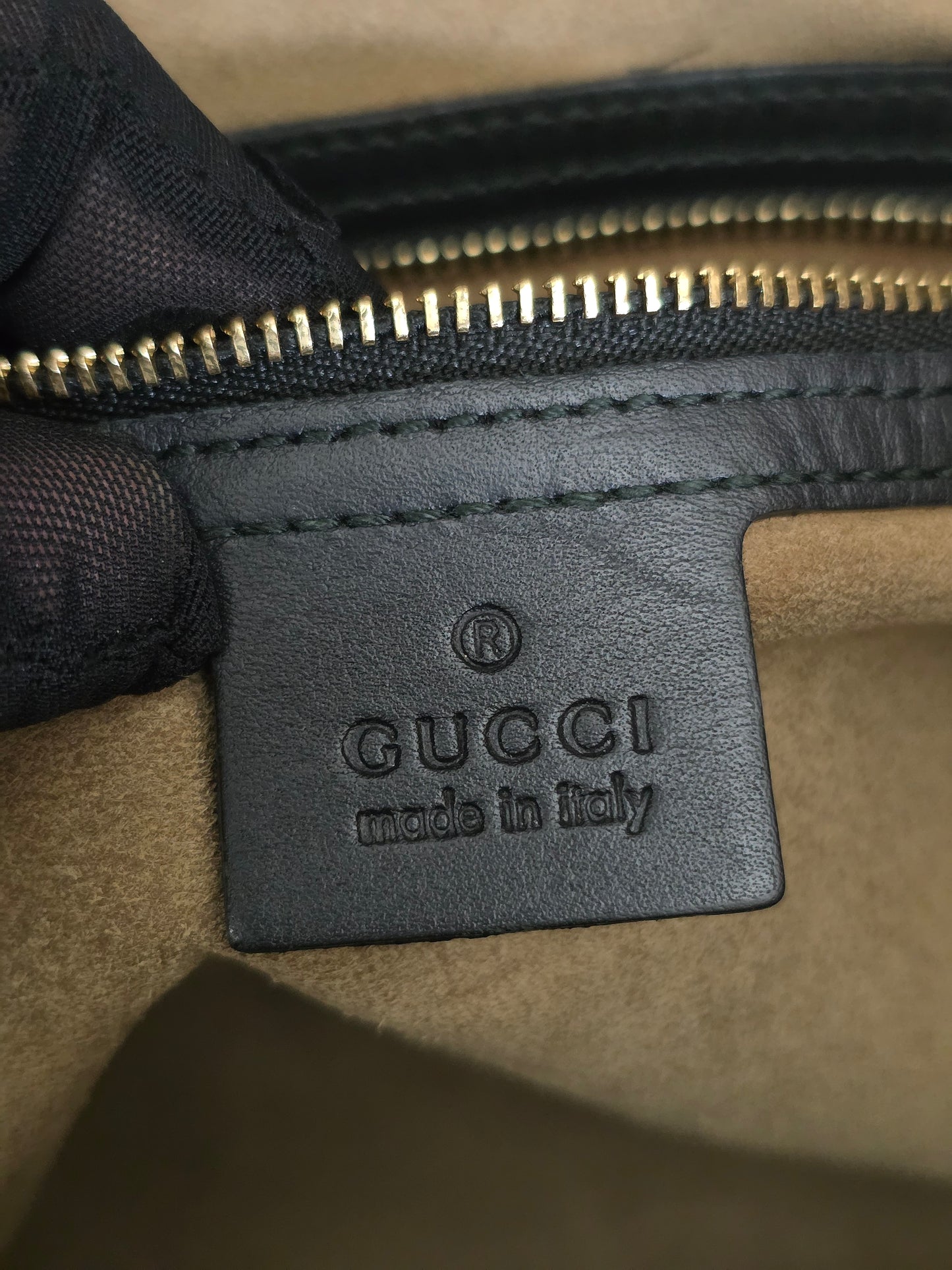 Pre-Owned Gucci GG Supreme MEDIUM 32 cm Padlock Shoulder Bag