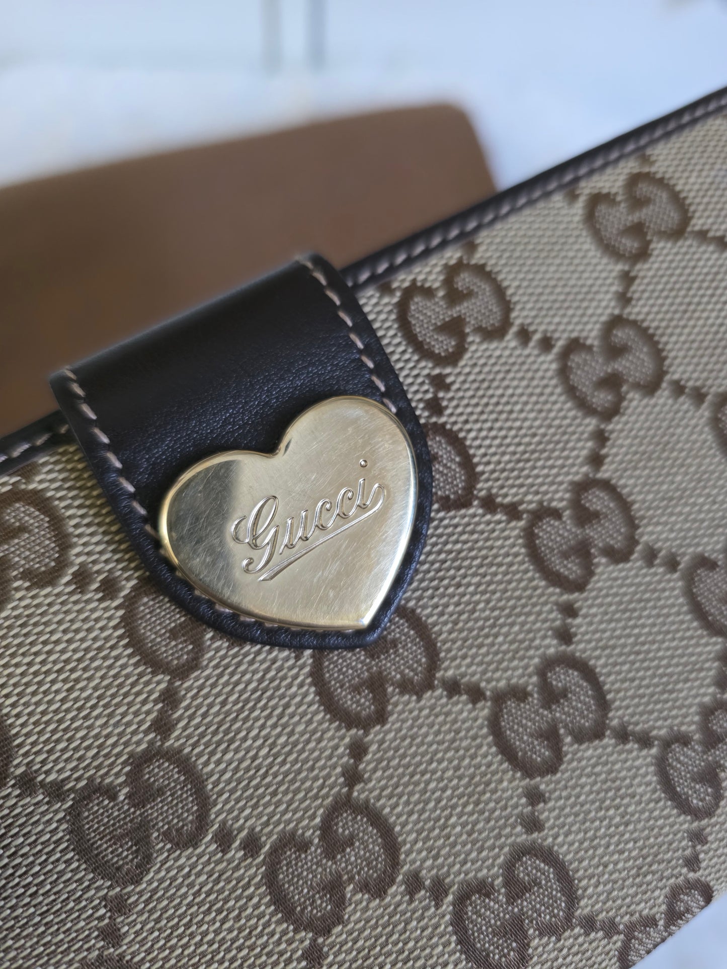 PRELOVED  Gucci GG Supreme Heart continental with dustbag
