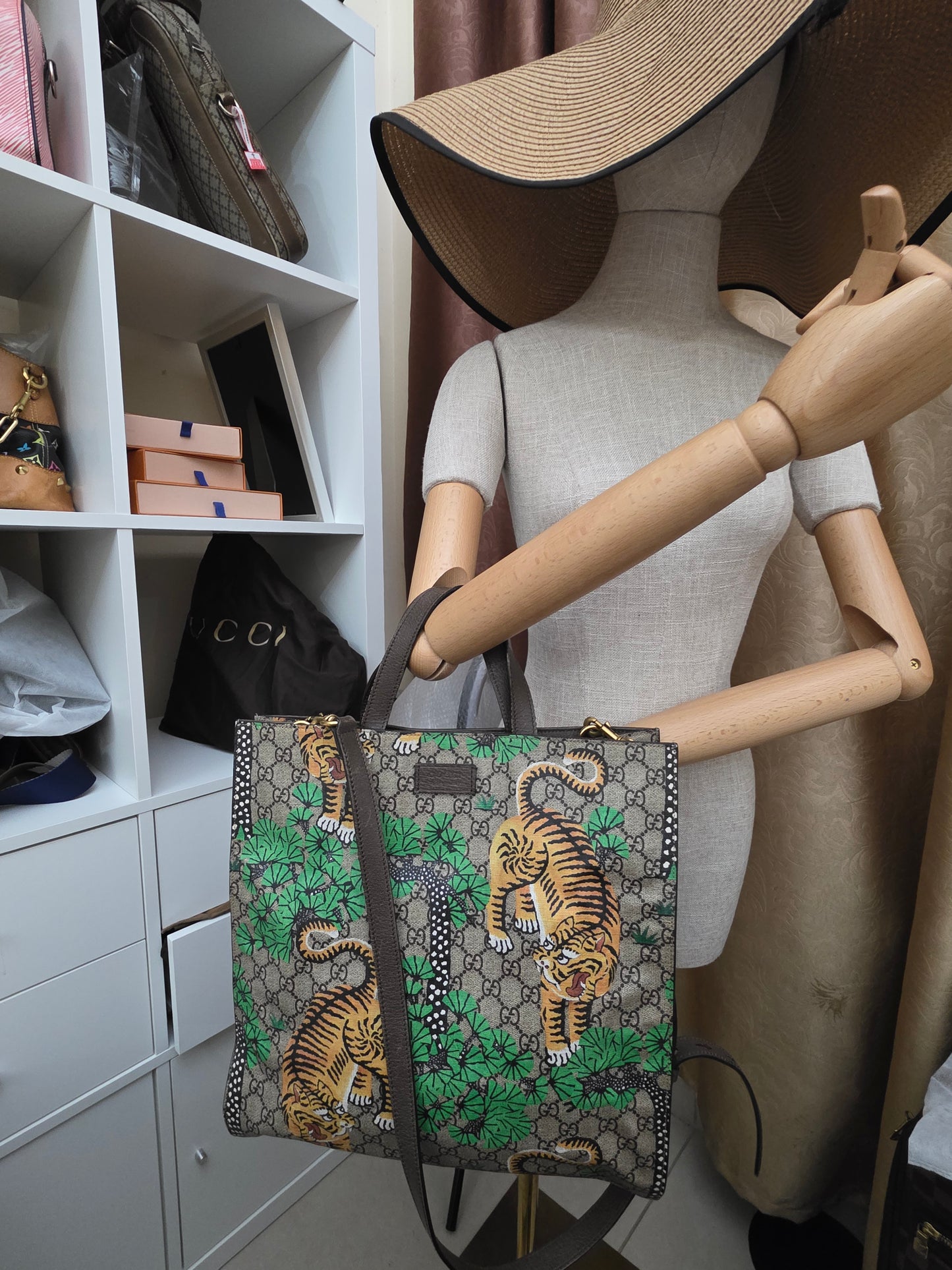 PRELOVED GUCCI Supreme BENGAL TIGER TOTE with strap limited edition