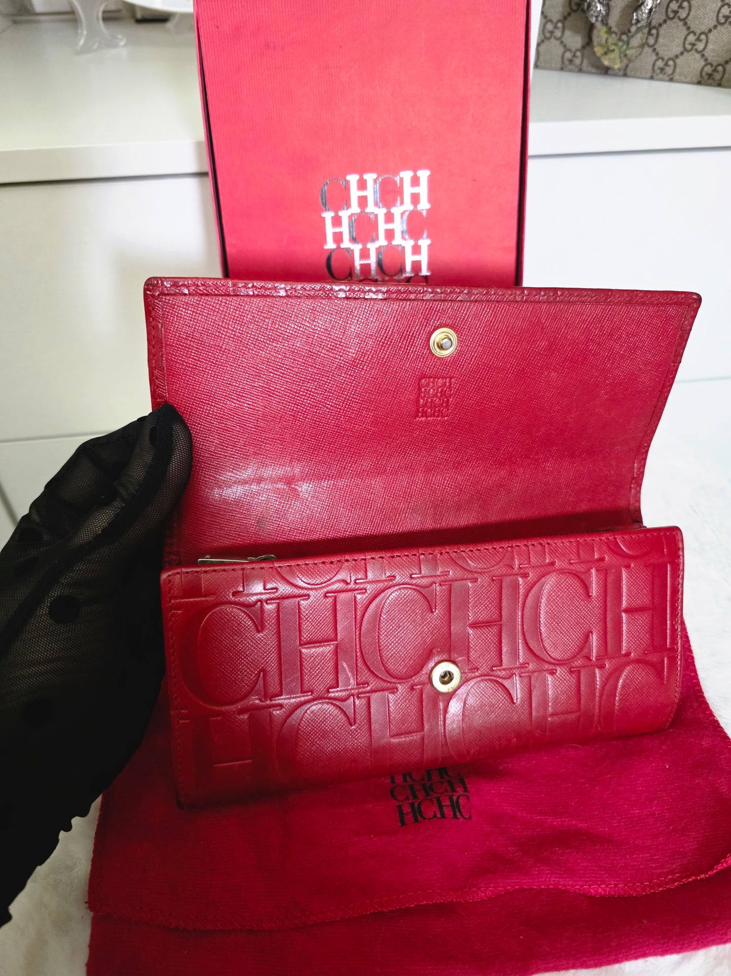 Preloved Carolina Herrera Red wallet <consignment>
