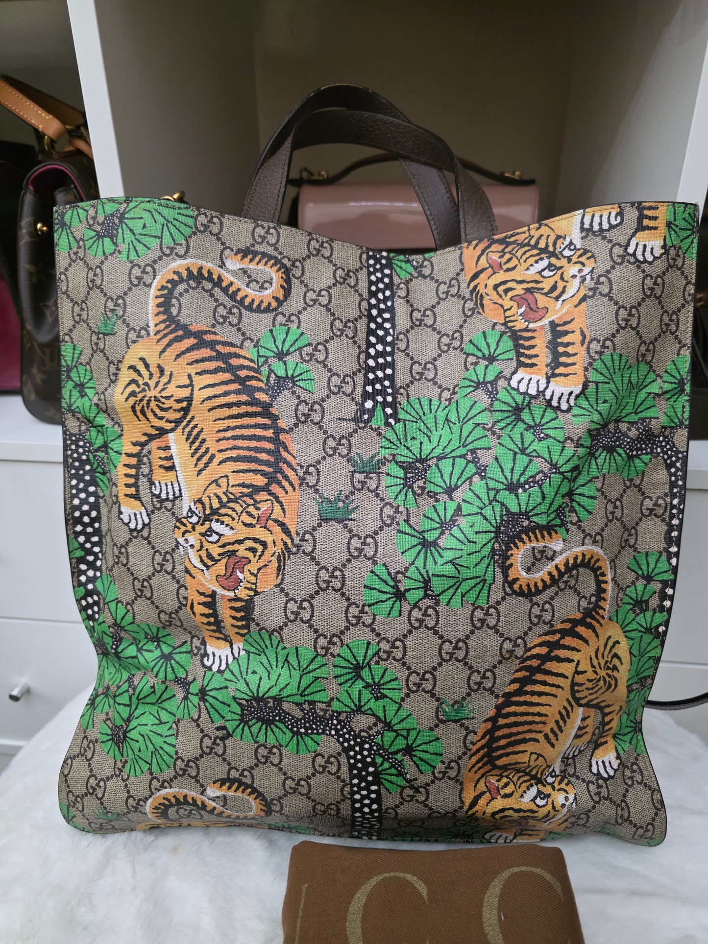 PRELOVED GUCCI Supreme BENGAL TIGER TOTE with strap limited edition