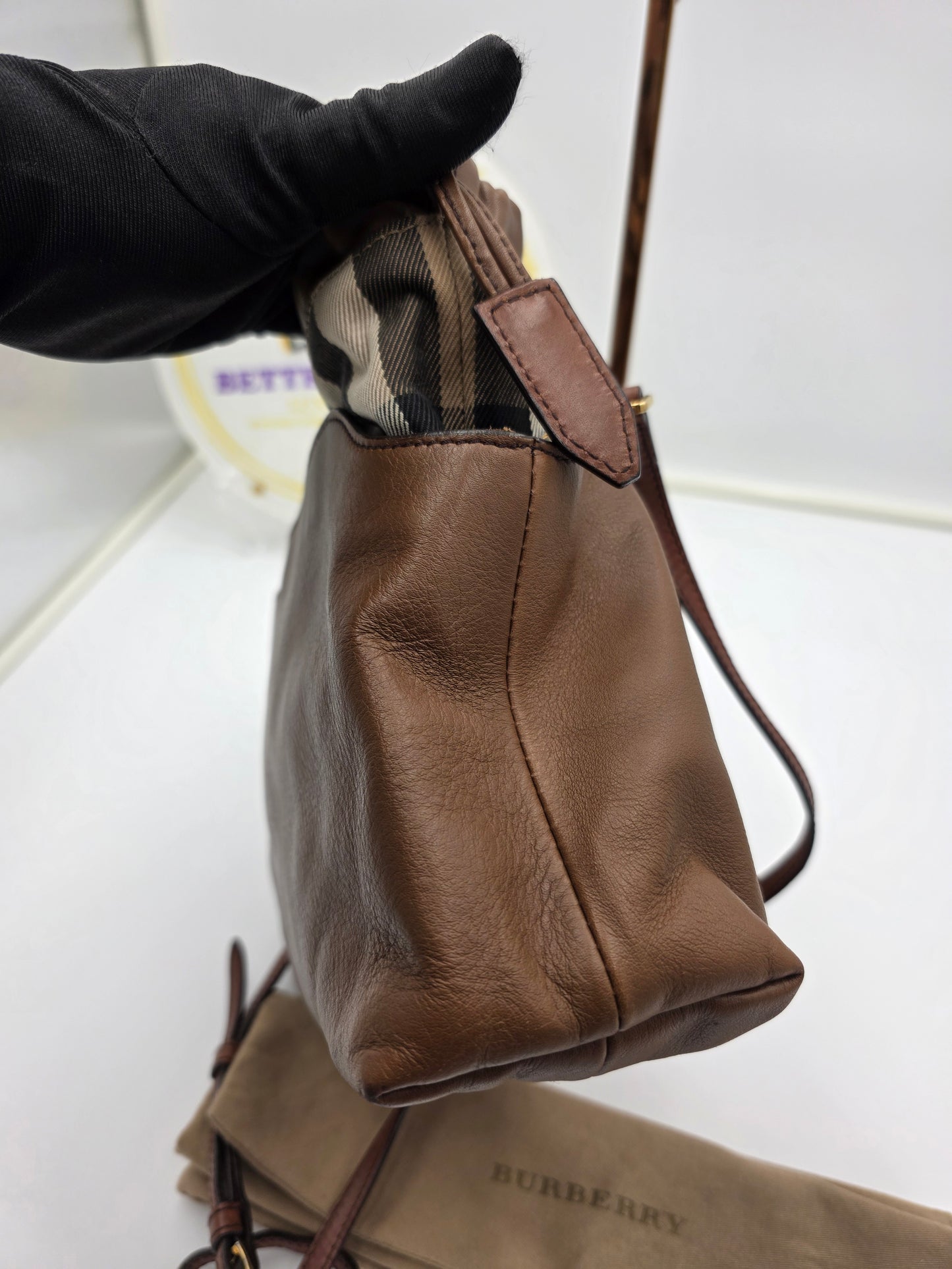 Preloved Burberry Little Crush lock it