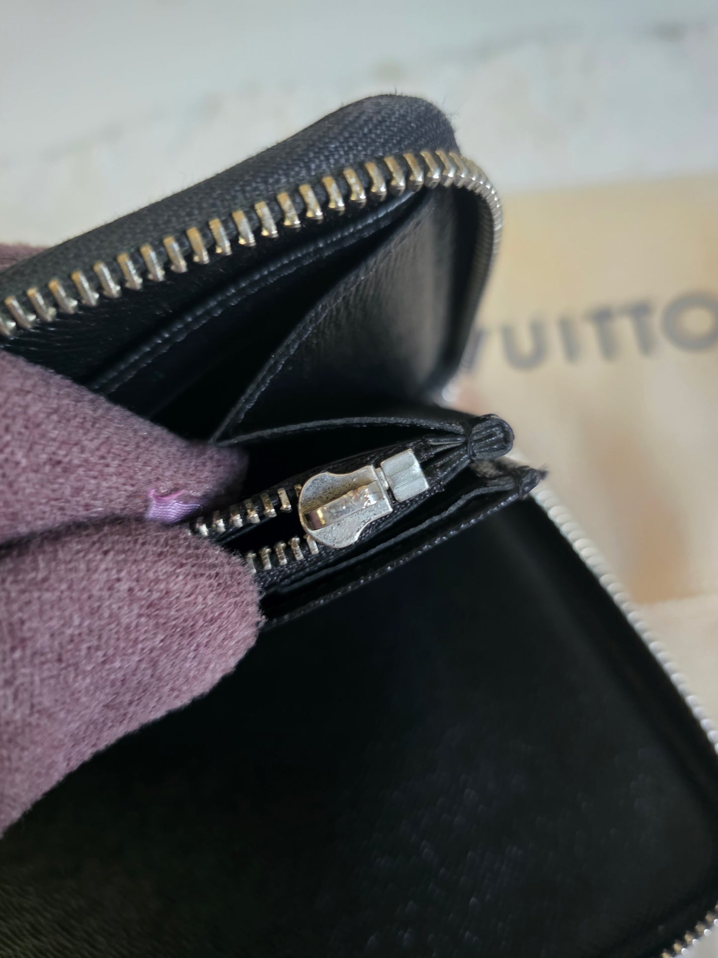 PRELOVED Louis Vuitton Damier Graphite Zippy wallet CA2164 with lv dustbag