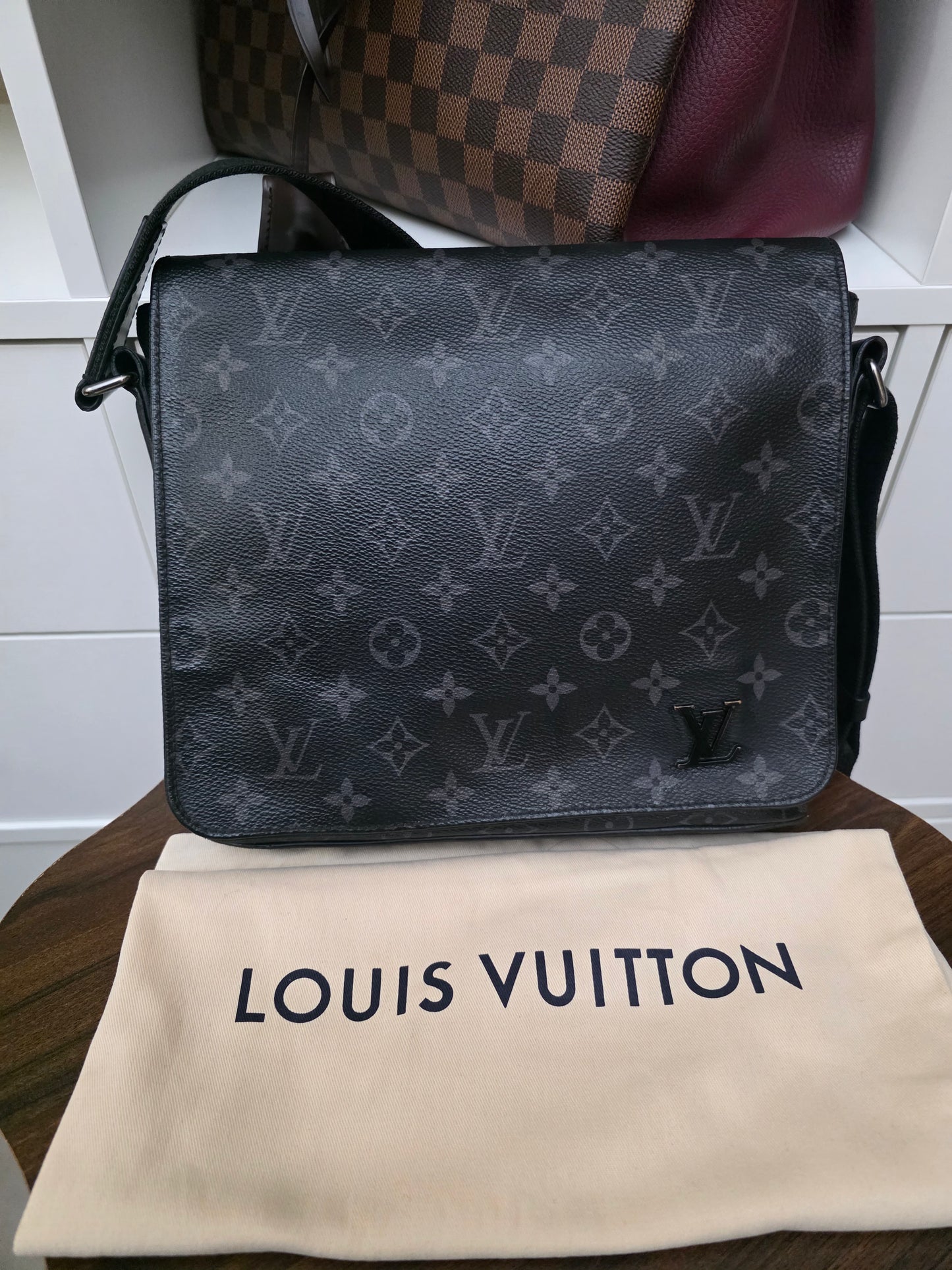 Louis Vuitton DISTRICT MM MESSENGER BAG CA3179
