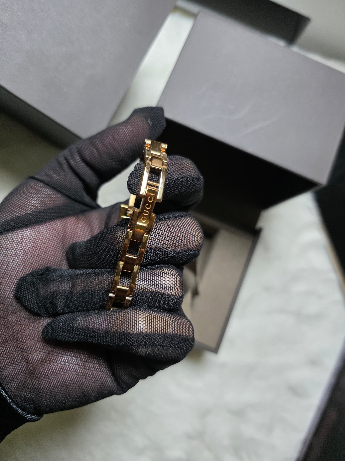 Preloved Gucci Watch gold black