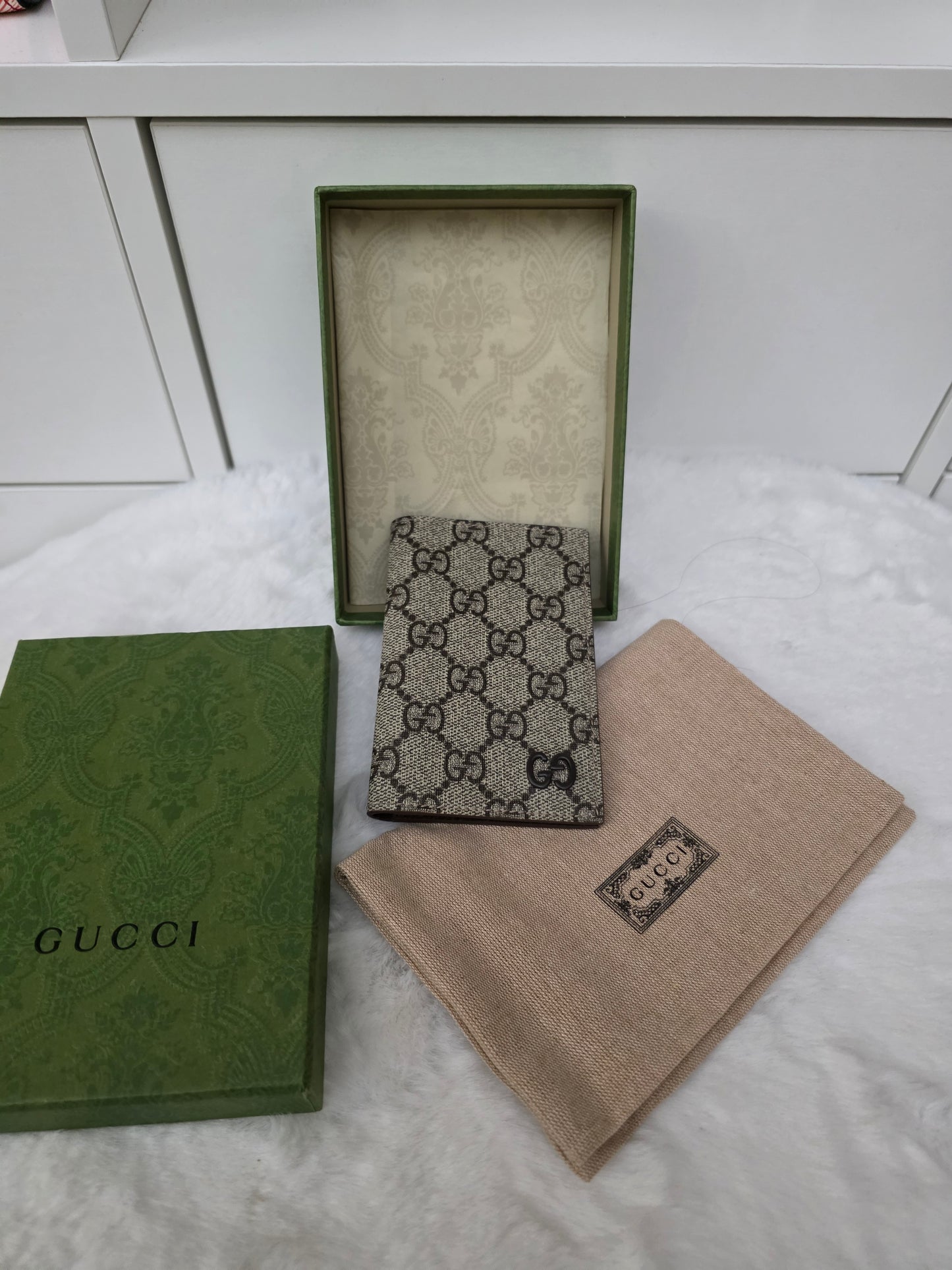 BRAND NEW GUCCI CARD CASE <CONSIGNMENT>