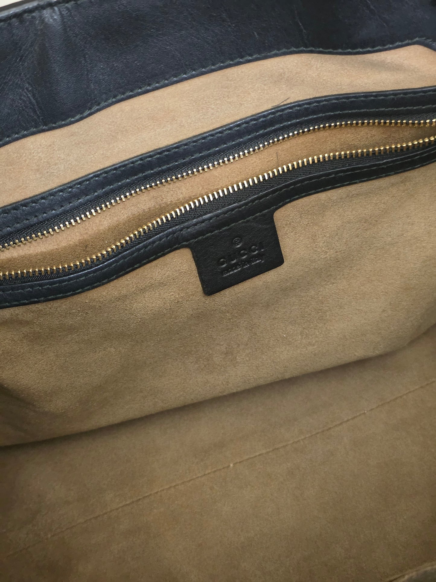 Pre-Owned Gucci GG Supreme MEDIUM 32 cm Padlock Shoulder Bag