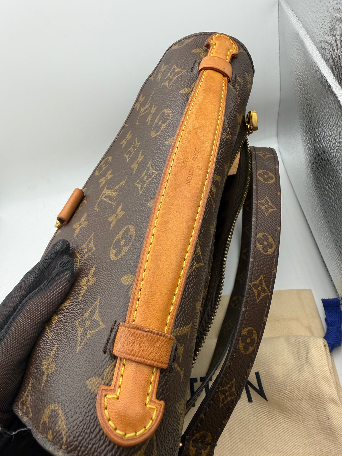 Pre Owned Louis Vuitton Monogram Pochette Metis GI1178