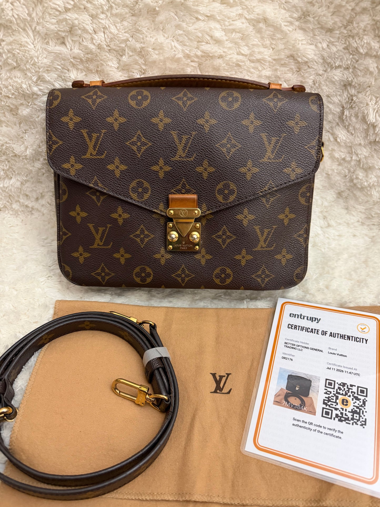 Pre Owned Louis Vuitton Pochette Metis DR2176