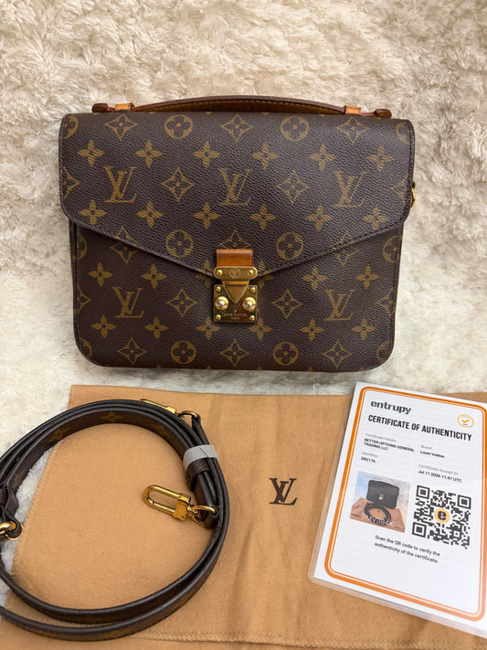 Pre Owned Louis Vuitton Pochette Metis DR2176