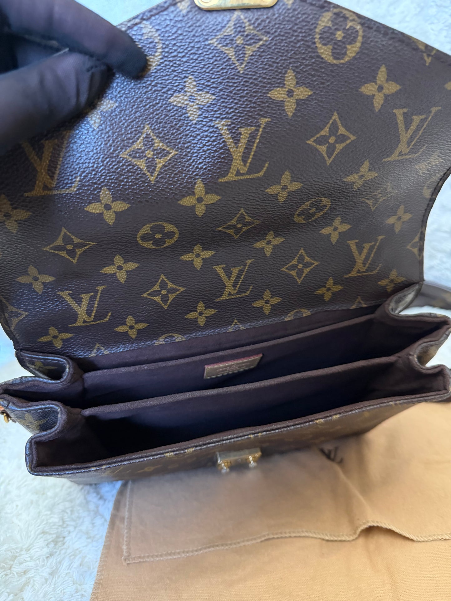 Pre Owned Louis Vuitton Pochette Metis DR2176