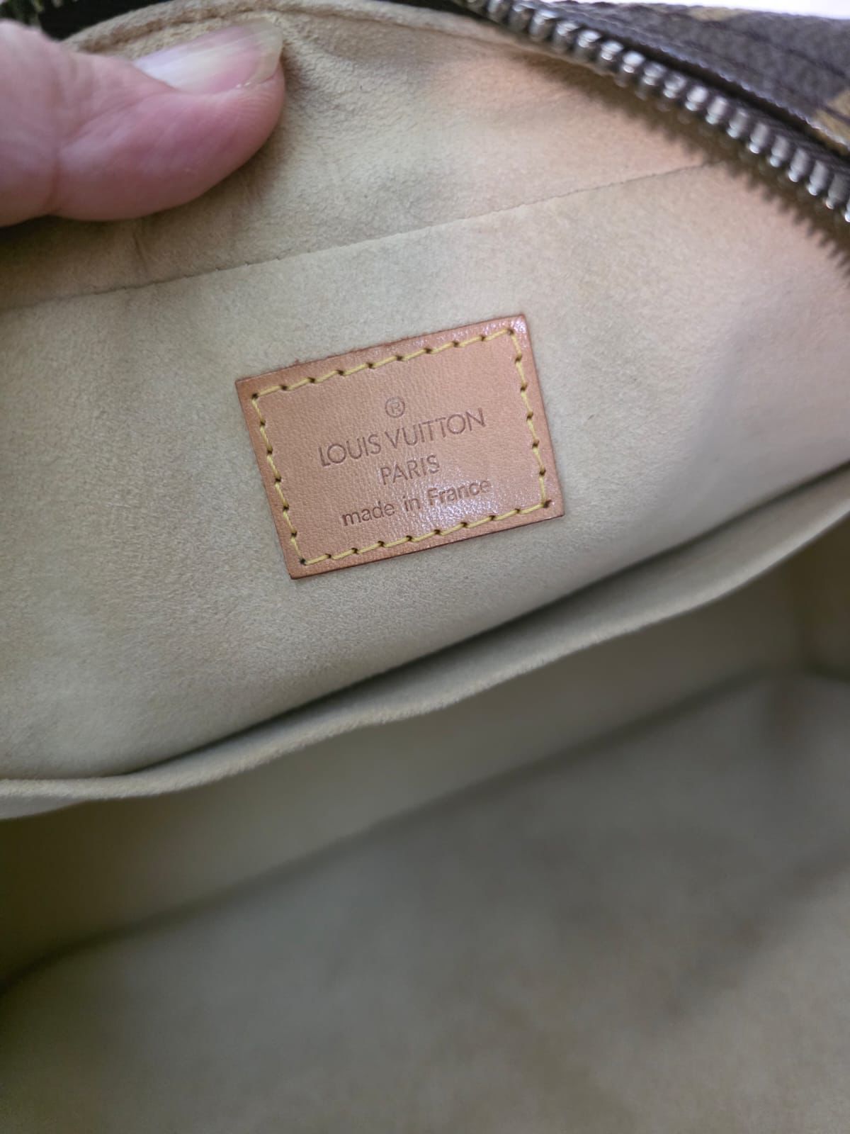 Pre Owned Louis Vuitton Monogram Manhattan TH1015