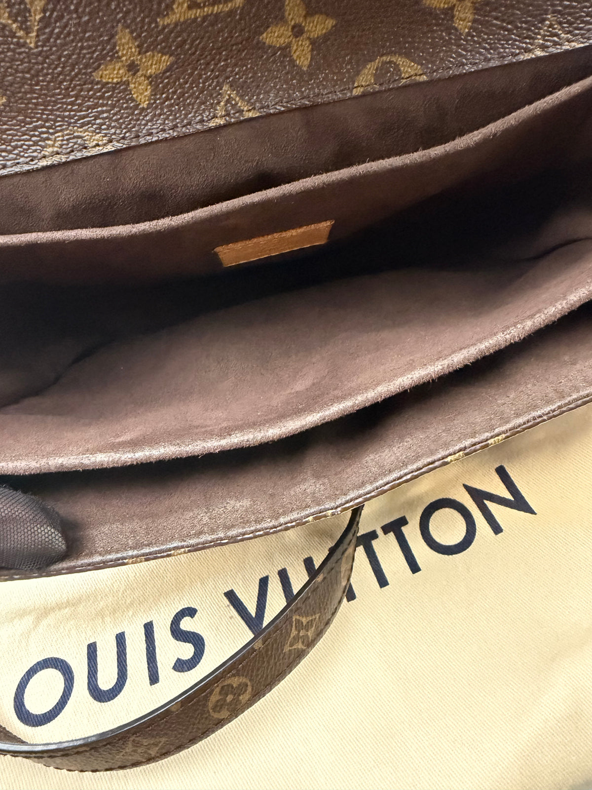 Pre Owned Louis Vuitton Monogram Pochette Metis GI1178