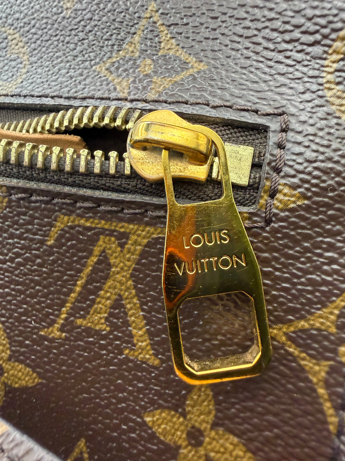 Pre Owned Louis Vuitton Monogram Pochette Metis GI1178