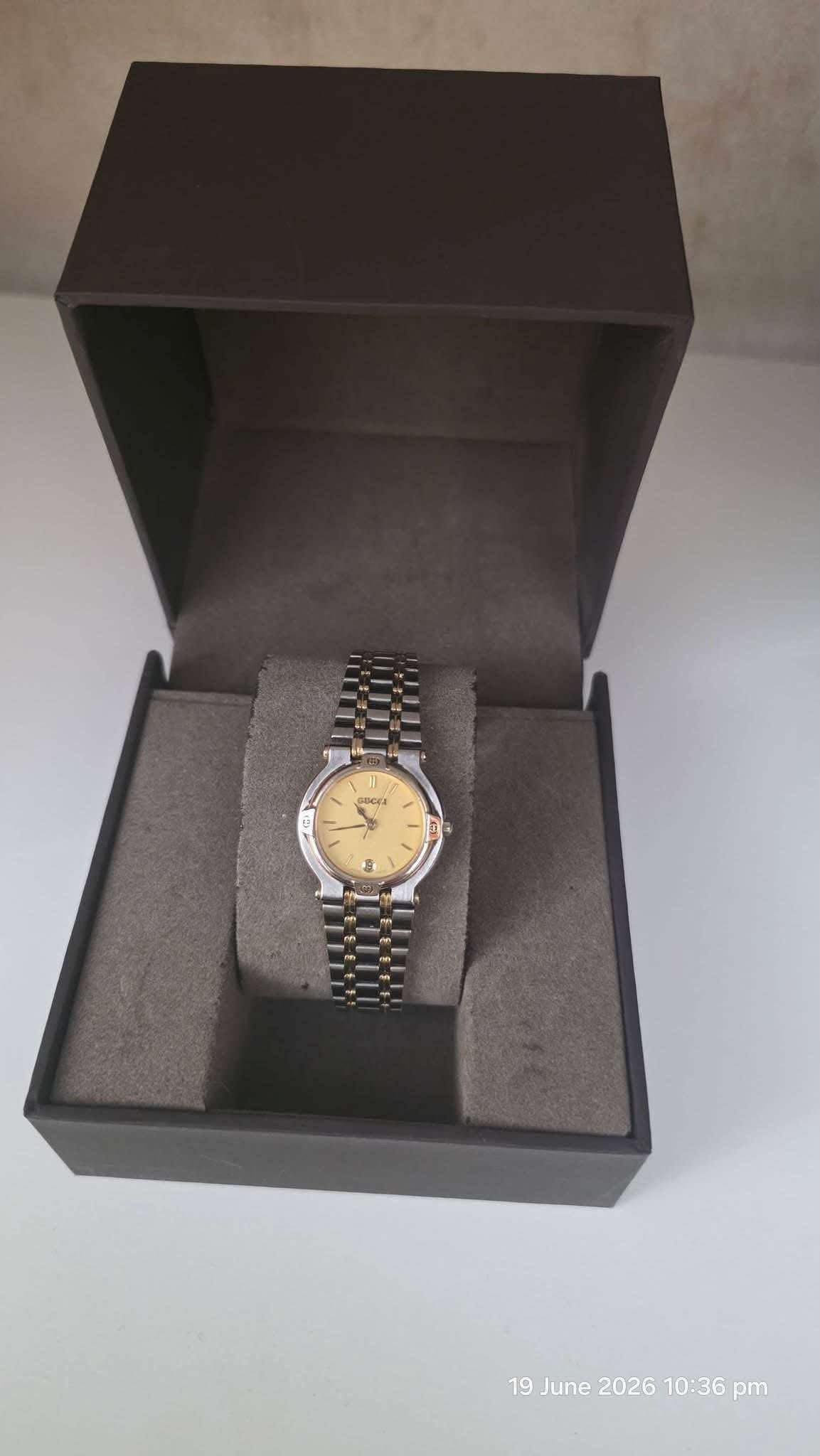 Pre Owned Original Gucci 2 Tone watch serial 0209116 9000L