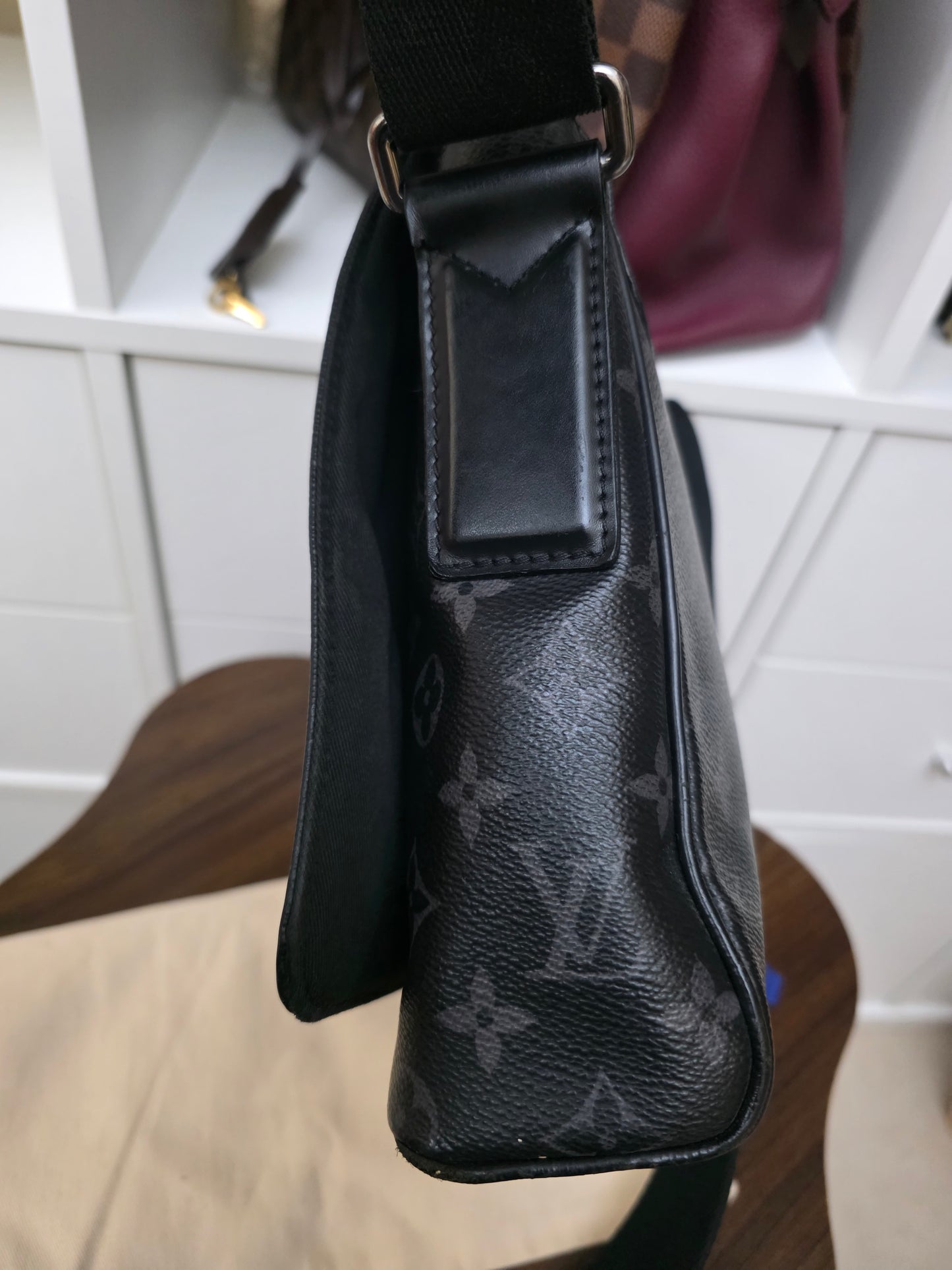Louis Vuitton DISTRICT MM MESSENGER BAG CA3179