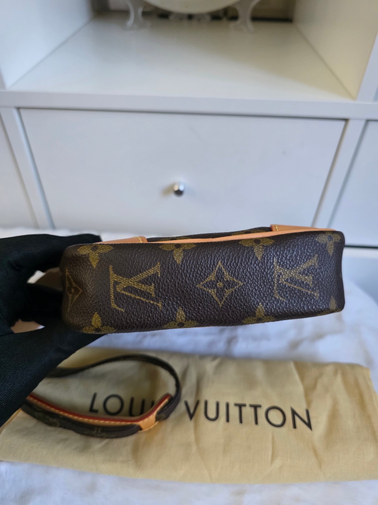 (Consignment) Preloved Louis Vuitton Monogram DANUBE AR002Q
