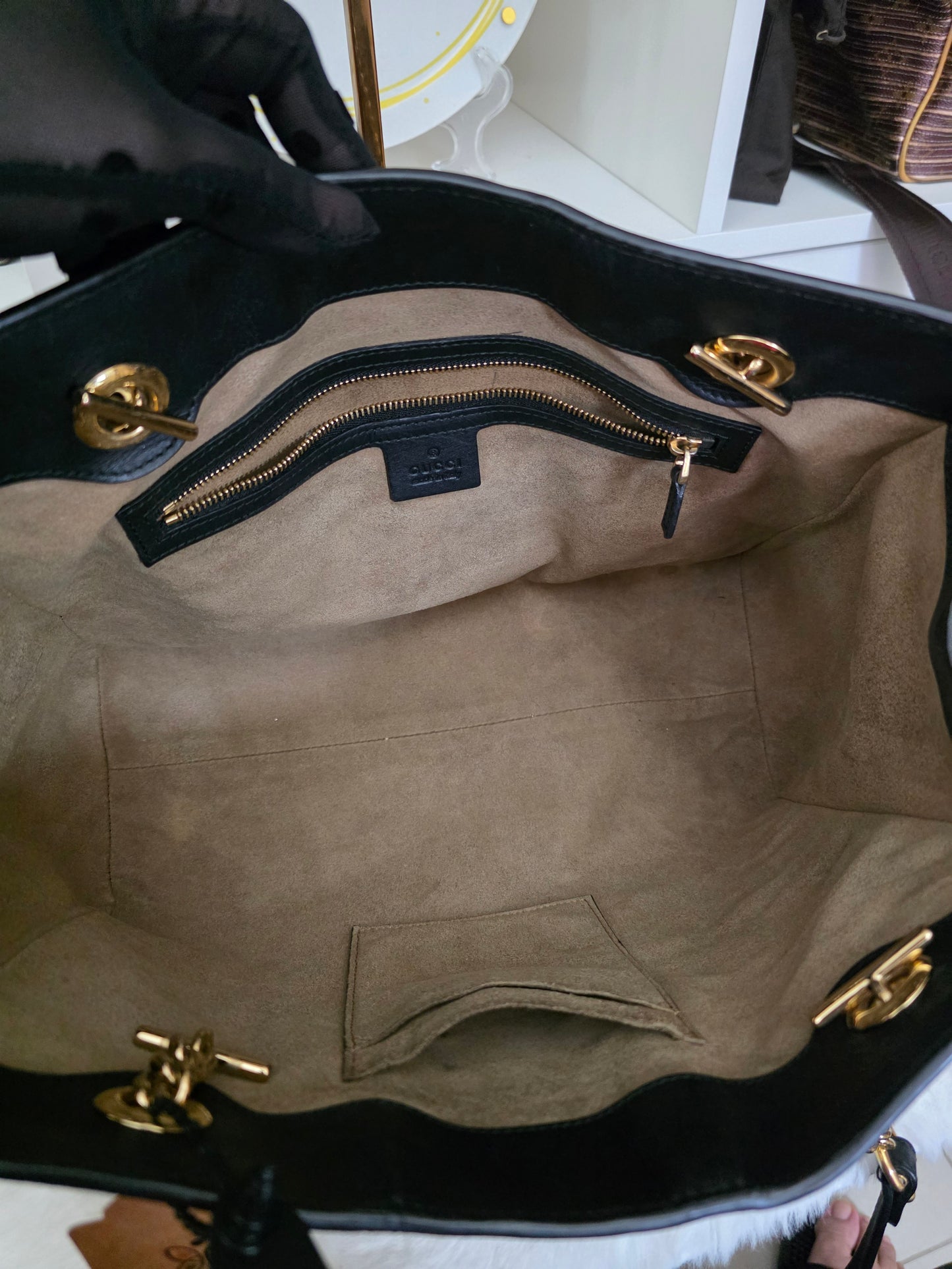 Pre-Owned Gucci GG Supreme MEDIUM 32 cm Padlock Shoulder Bag