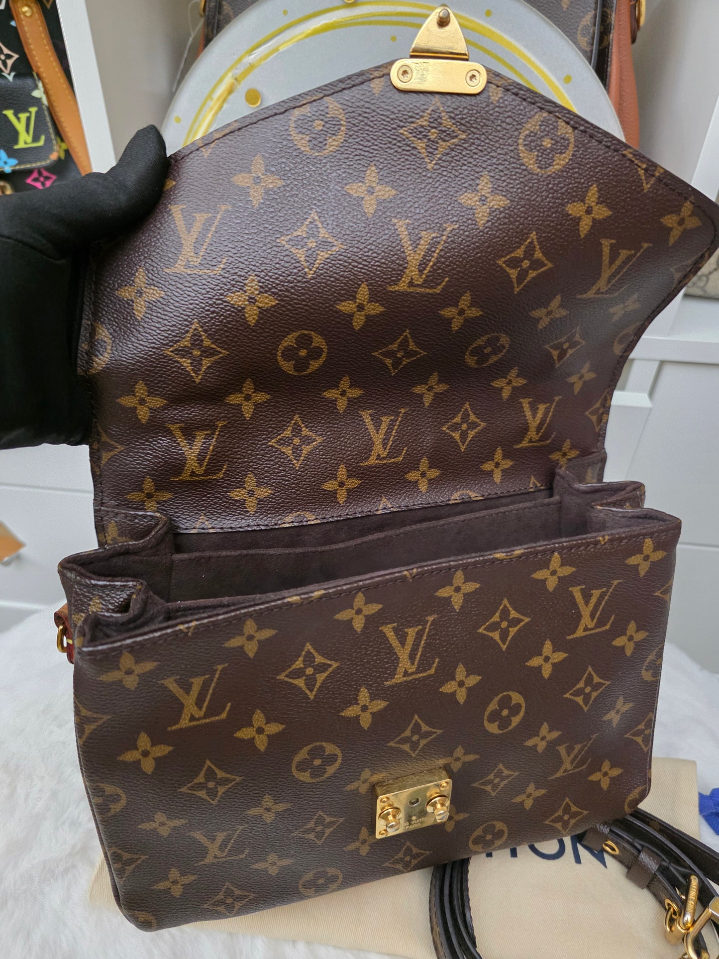 PRELOVED Louis Vuitton Monogram Pochette Metis GI3169