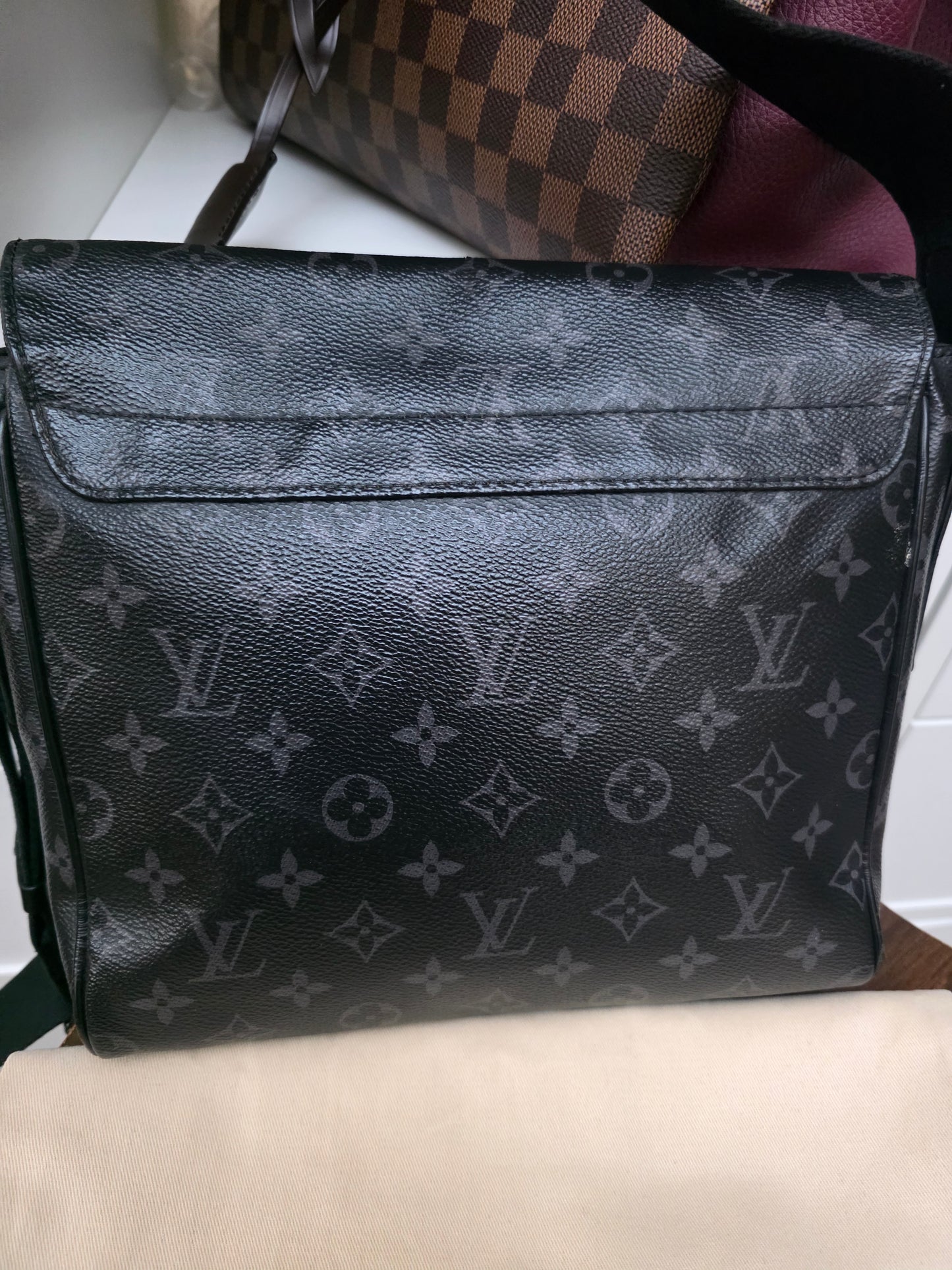 Louis Vuitton DISTRICT MM MESSENGER BAG CA3179