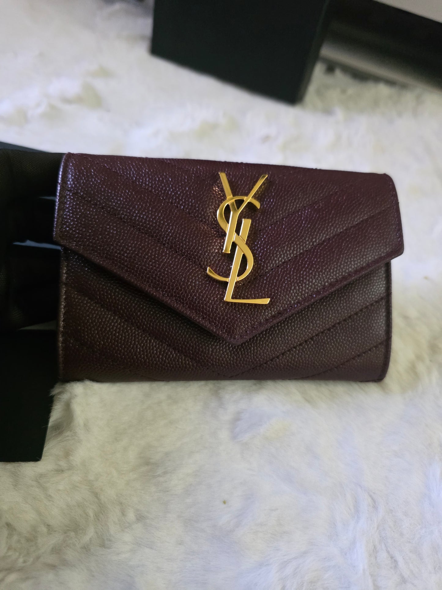 preloved CASSANDRE wallet in GRAIN DE POUDRE leather
ROUGE CABERNET