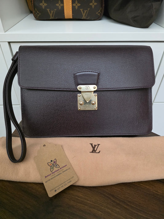 Preloved  Louis Vuitton Taiga Pochette Kourad clutch bag in the Acajou color SP1929