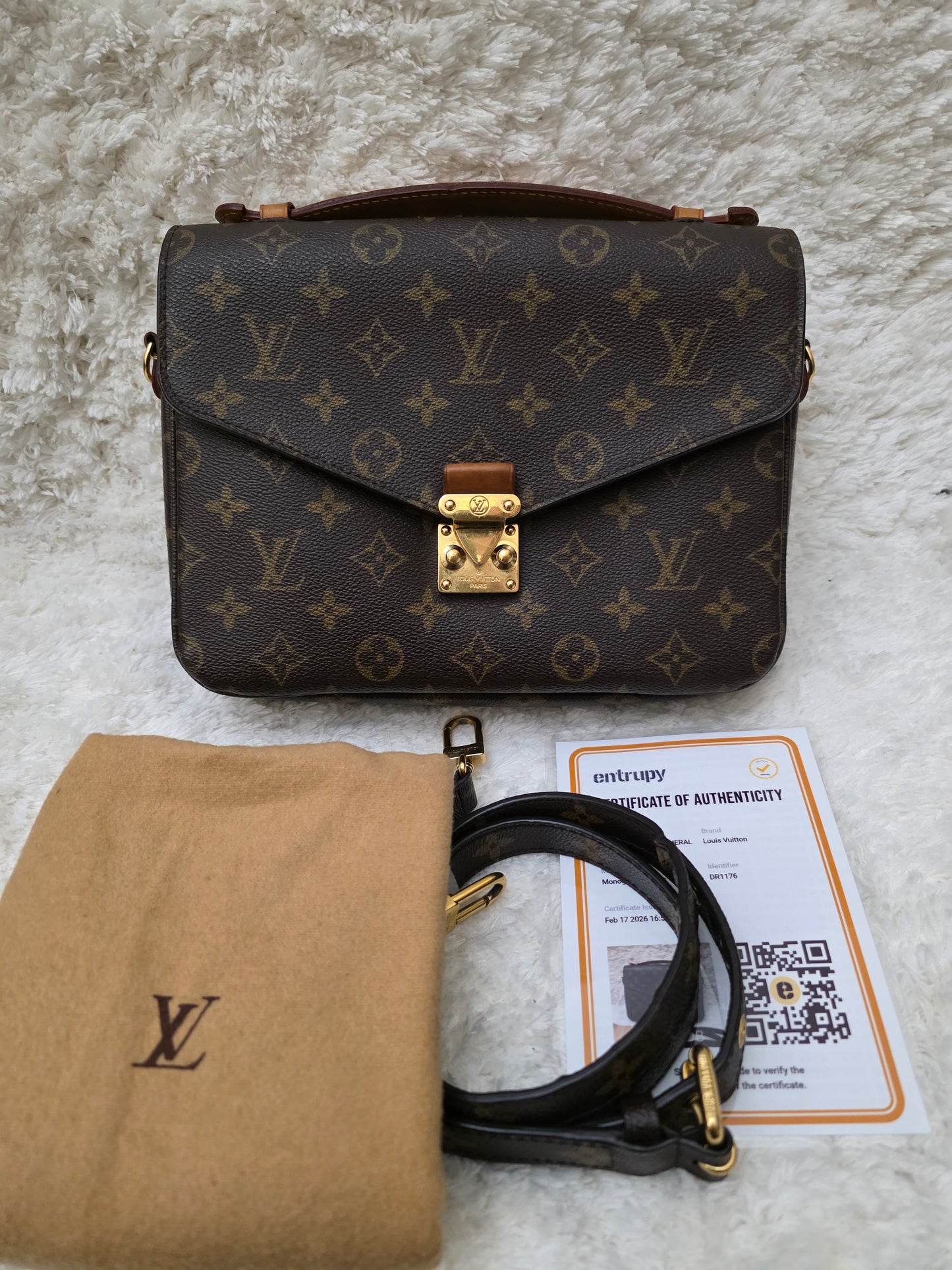 Preloved Louis Vuitton Metis Pochette Monogram DR1176