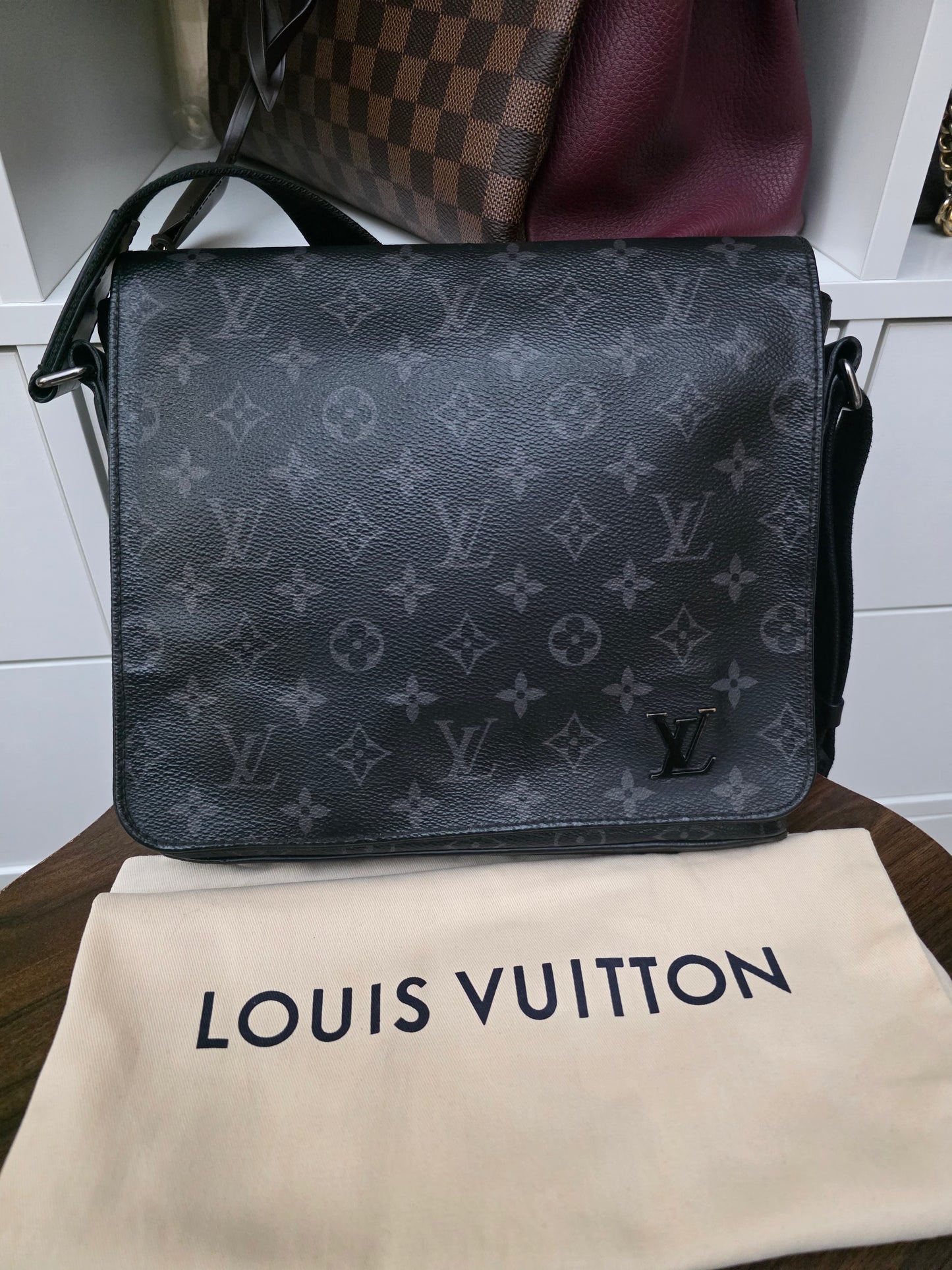Louis Vuitton DISTRICT MM MESSENGER BAG CA3179