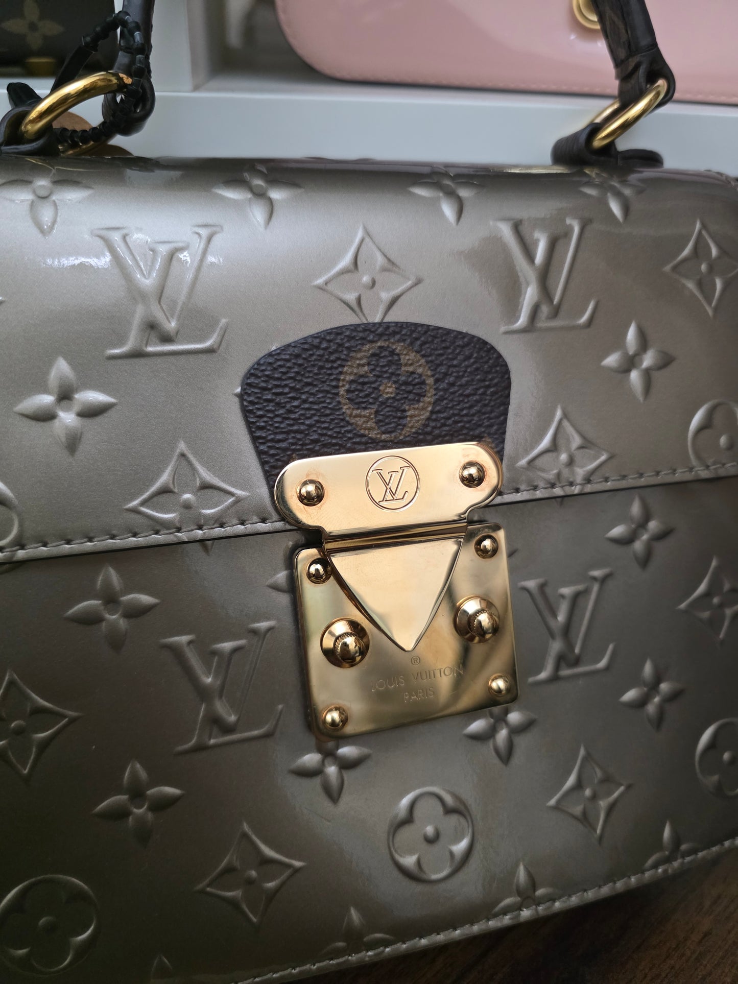 PRELOVED Louis Vuitton Vernis Springstreet metallic grey Fk5109