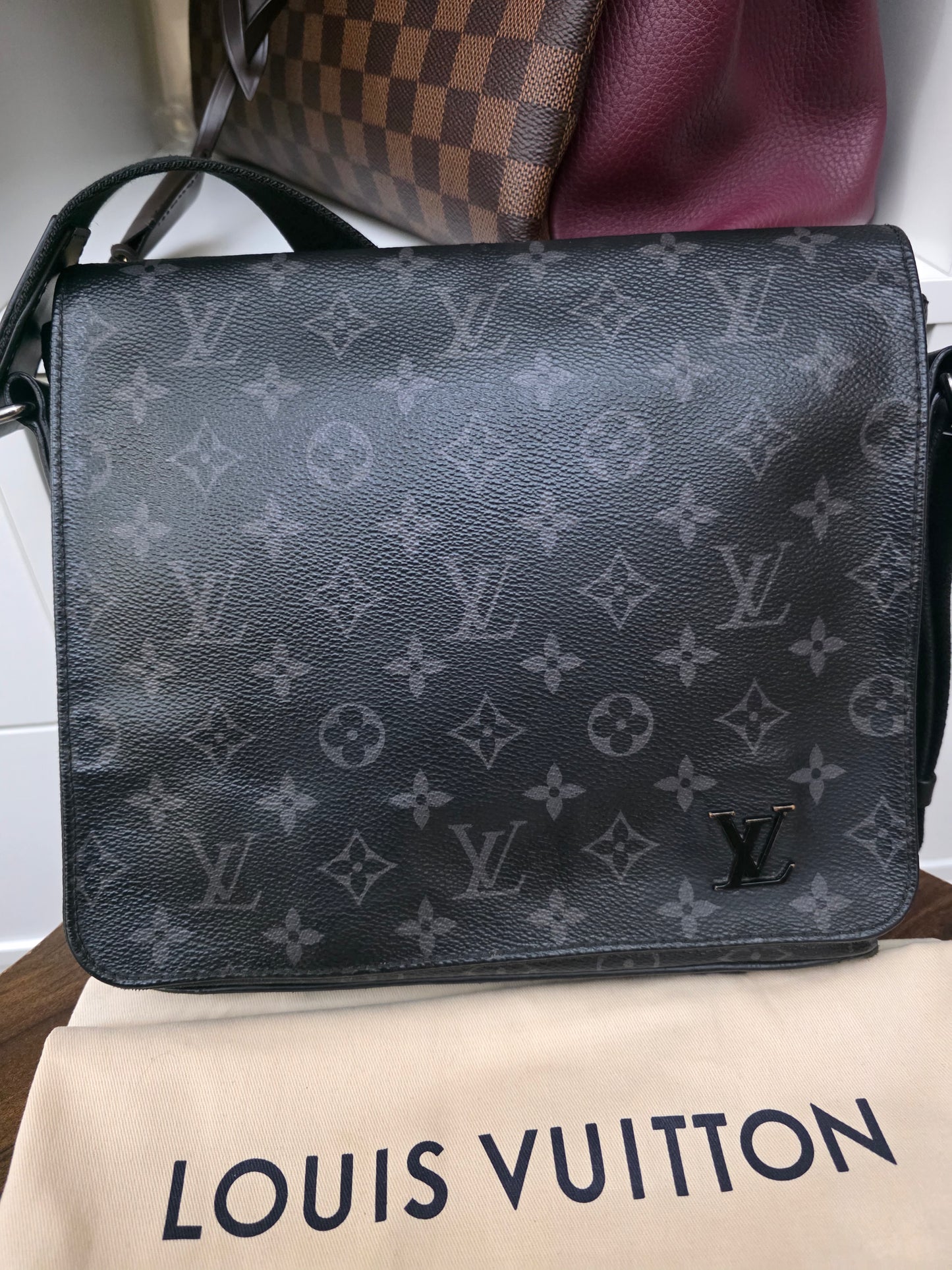 Louis Vuitton DISTRICT MM MESSENGER BAG CA3179