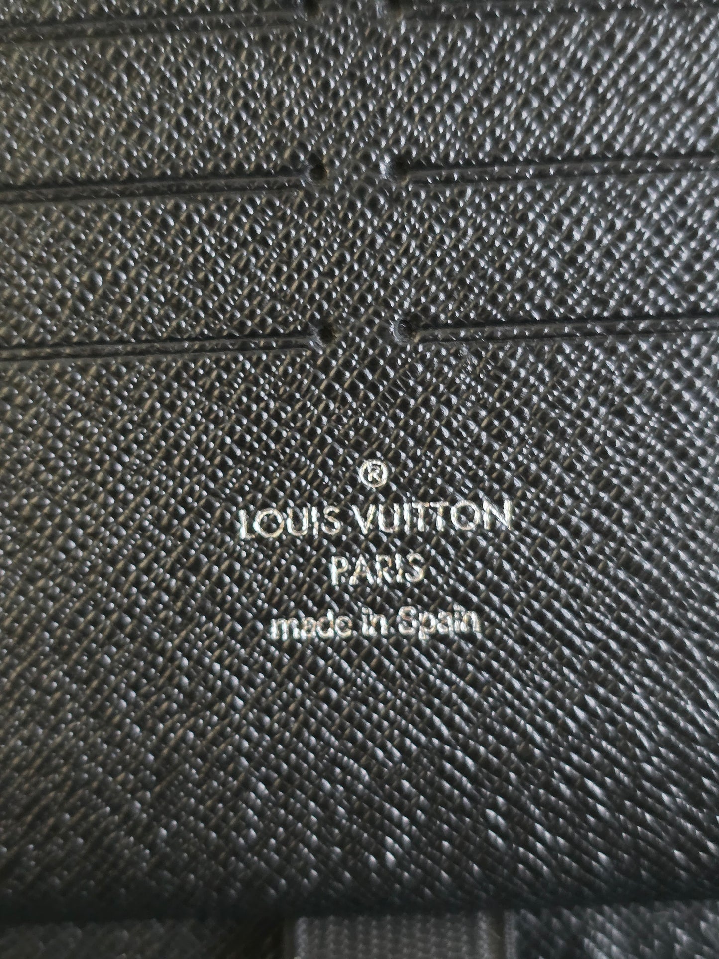 PRELOVED Louis Vuitton Damier Graphite Zippy wallet CA2164 with lv dustbag