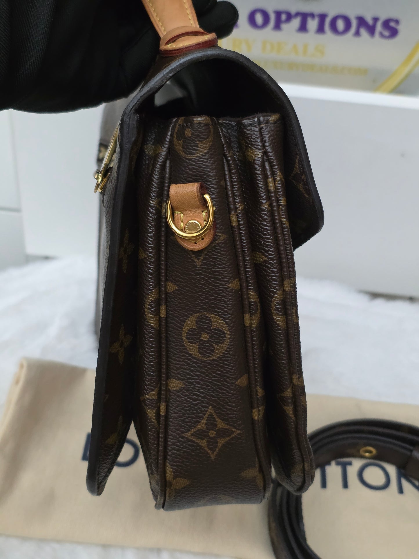 PRELOVED Louis Vuitton Monogram Pochette Metis GI3169