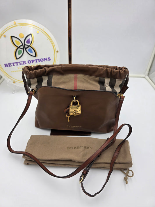 Preloved Burberry Little Crush lock it