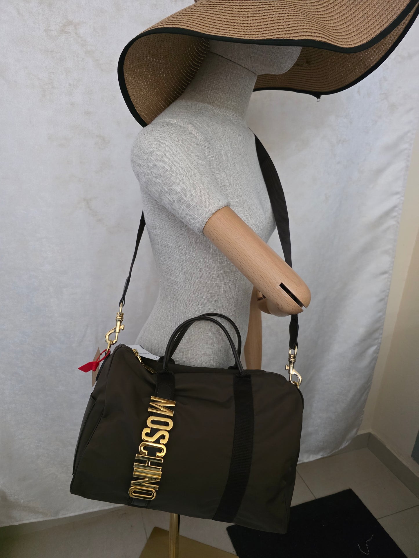 PRELOVED and in GOOD CONDITION MOSCHINO VINTAGE REDWALL BOSTON BAG




% 𝑨𝒖𝒕𝒉𝒆𝒏𝒕𝒊c Preloved 🩷