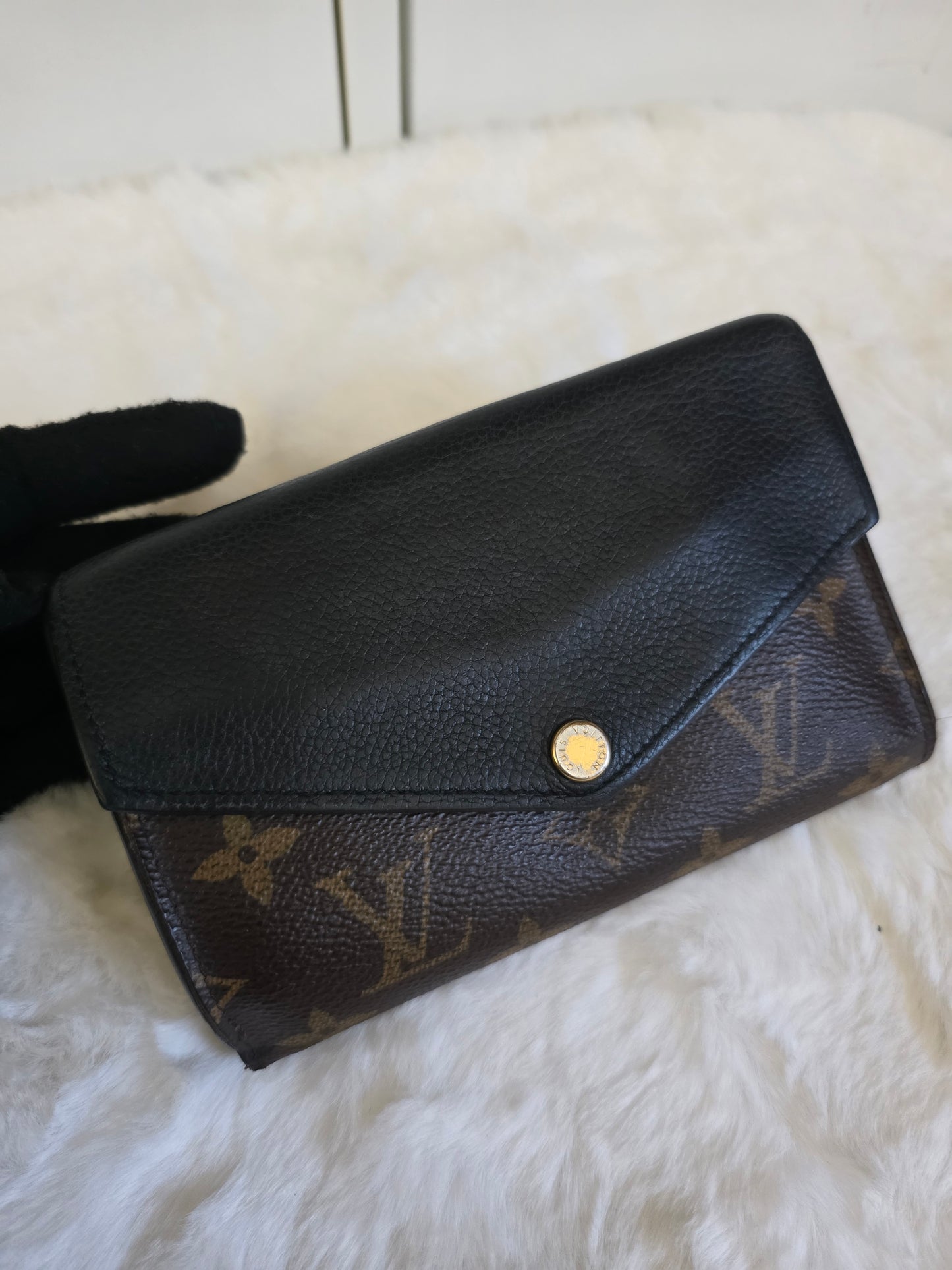 Preloved Louis Vuitton Pallas black wallet