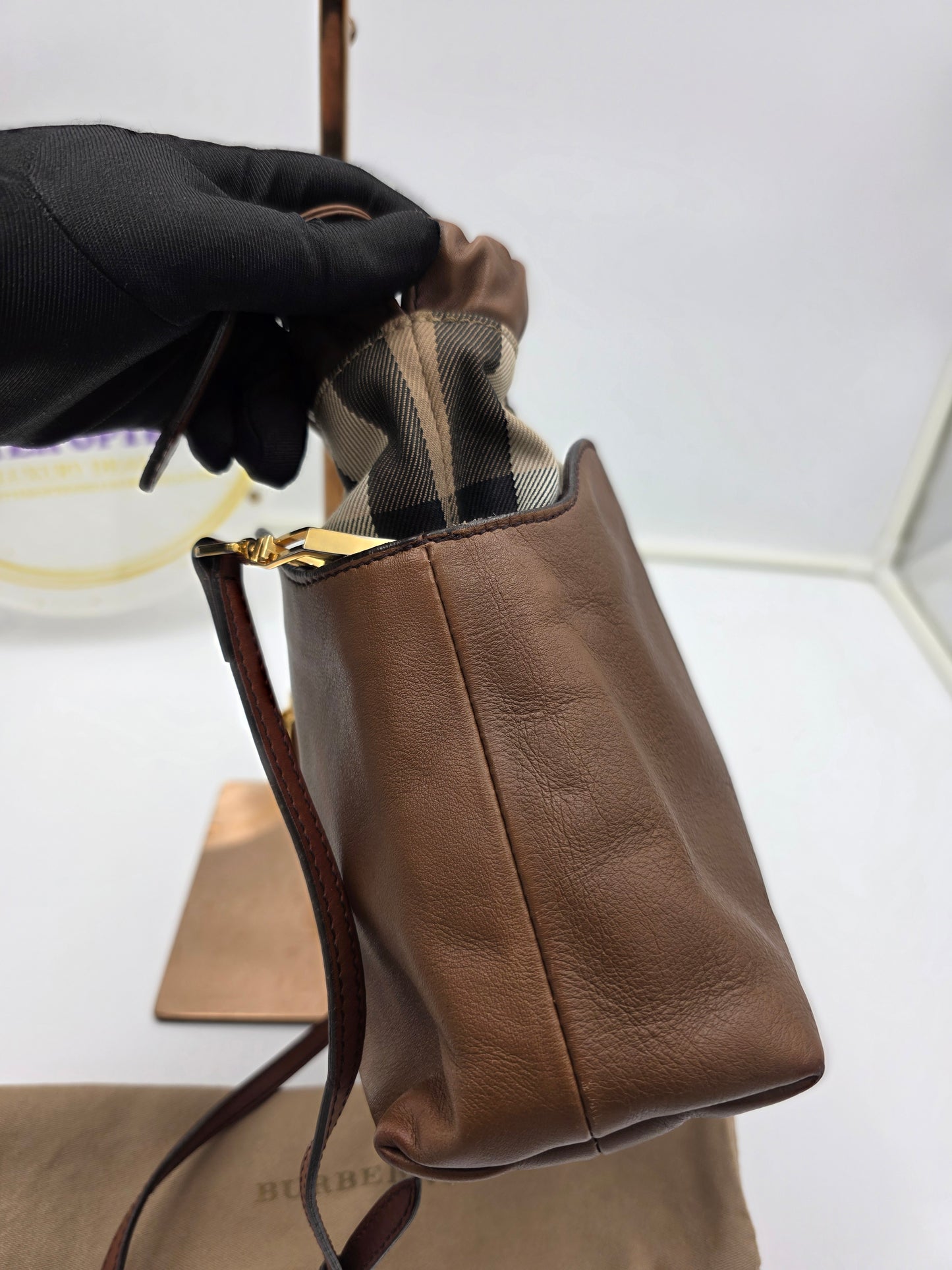 Preloved Burberry Little Crush lock it