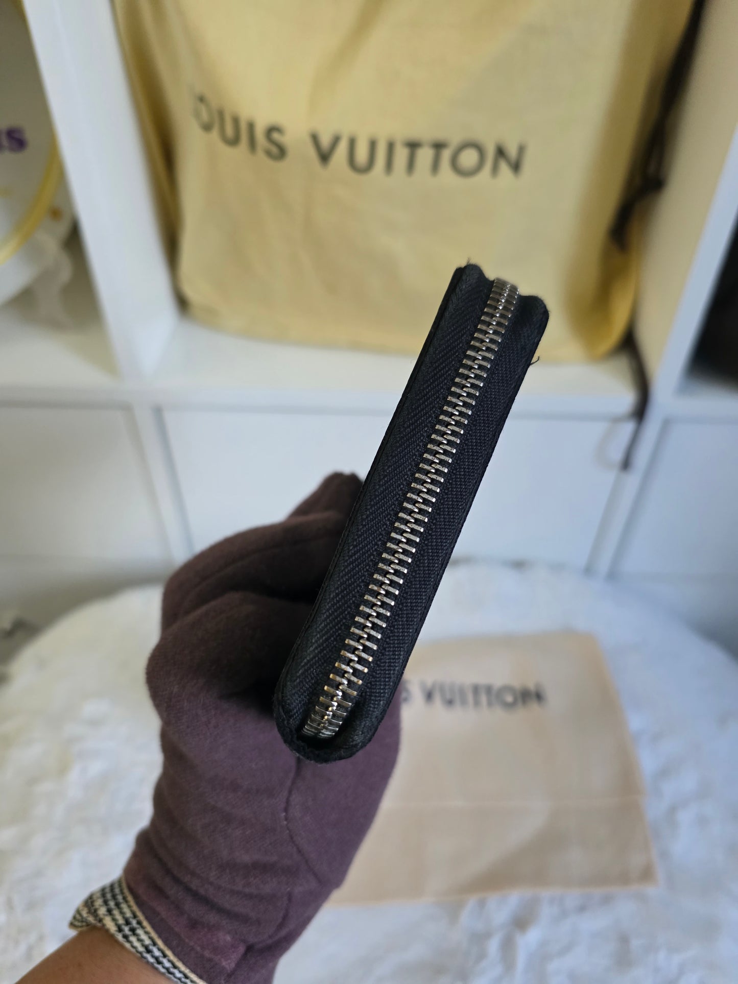 PRELOVED Louis Vuitton Damier Graphite Zippy wallet CA2164 with lv dustbag